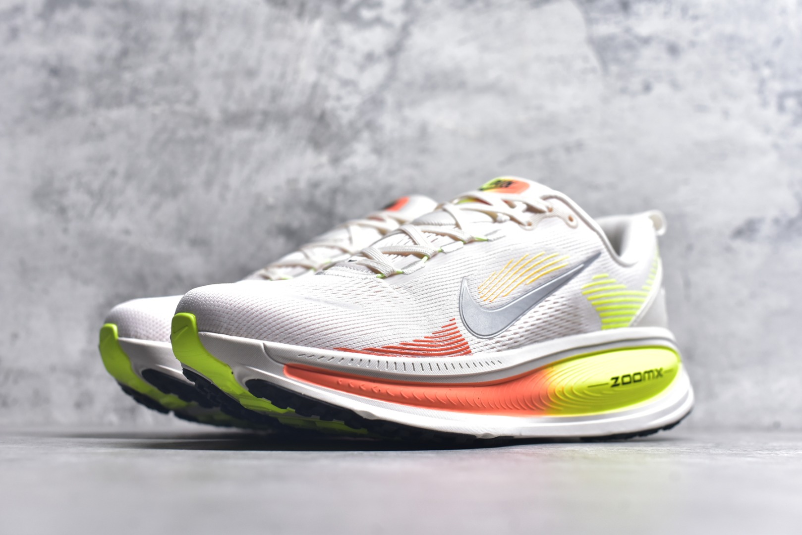 图片[2]-#Nike Vomero 18 ZoomX\”Summit White Geode Teal\”佛莫罗18代系列低帮轻质厚底缓震公路透气休闲运动跑步鞋HM6804 002 尺码：36-45（半）-选品中心