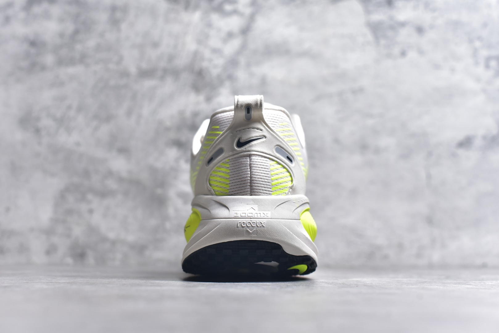 图片[5]-#Nike Vomero 18 ZoomX\”Summit White Geode Teal\”佛莫罗18代系列低帮轻质厚底缓震公路透气休闲运动跑步鞋HM6804 002 尺码：36-45（半）-选品中心