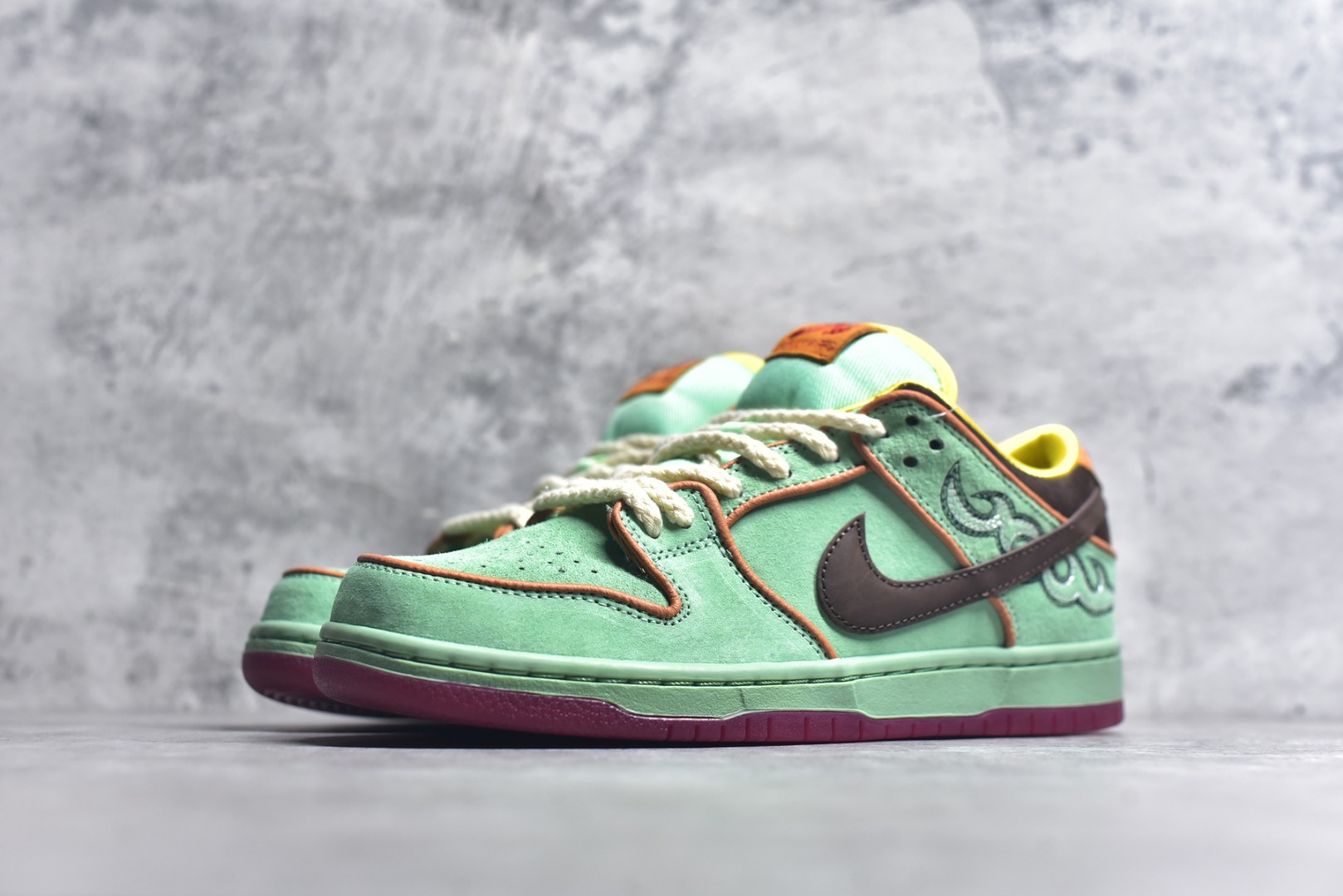 图片[2]-#NK SB Dunk Low 黑人月黑绿 HF3058-300 极限压缩利润空间 超乎所想的高性价比 用料绝不含糊 原盒原配 正确耐磨橡胶大底 超高清洁度 全鞋零毛边皮料切割 全套原楦原模倾力打造完美版型 尺码：36 36.5 37.5 38 38.5 39 40 40.5 41 42 42.5 43 44 44.5 45 46 47.5-选品中心