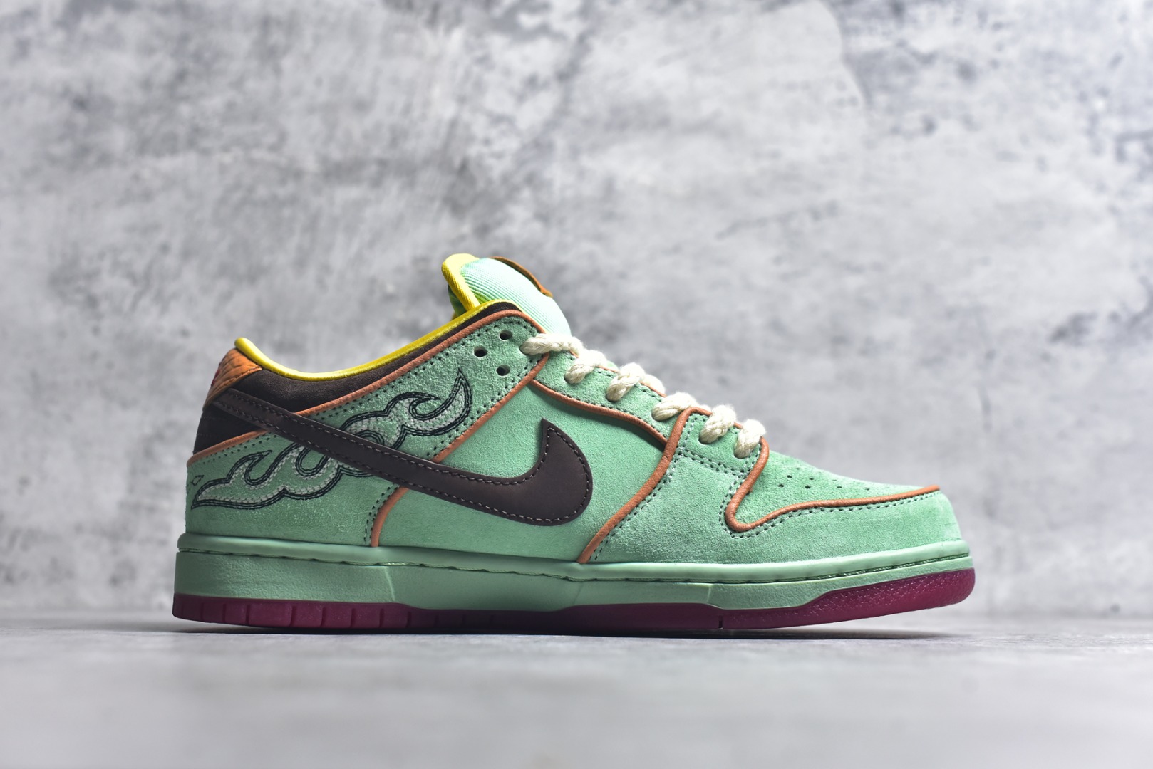 图片[3]-#NK SB Dunk Low 黑人月黑绿 HF3058-300 极限压缩利润空间 超乎所想的高性价比 用料绝不含糊 原盒原配 正确耐磨橡胶大底 超高清洁度 全鞋零毛边皮料切割 全套原楦原模倾力打造完美版型 尺码：36 36.5 37.5 38 38.5 39 40 40.5 41 42 42.5 43 44 44.5 45 46 47.5-选品中心