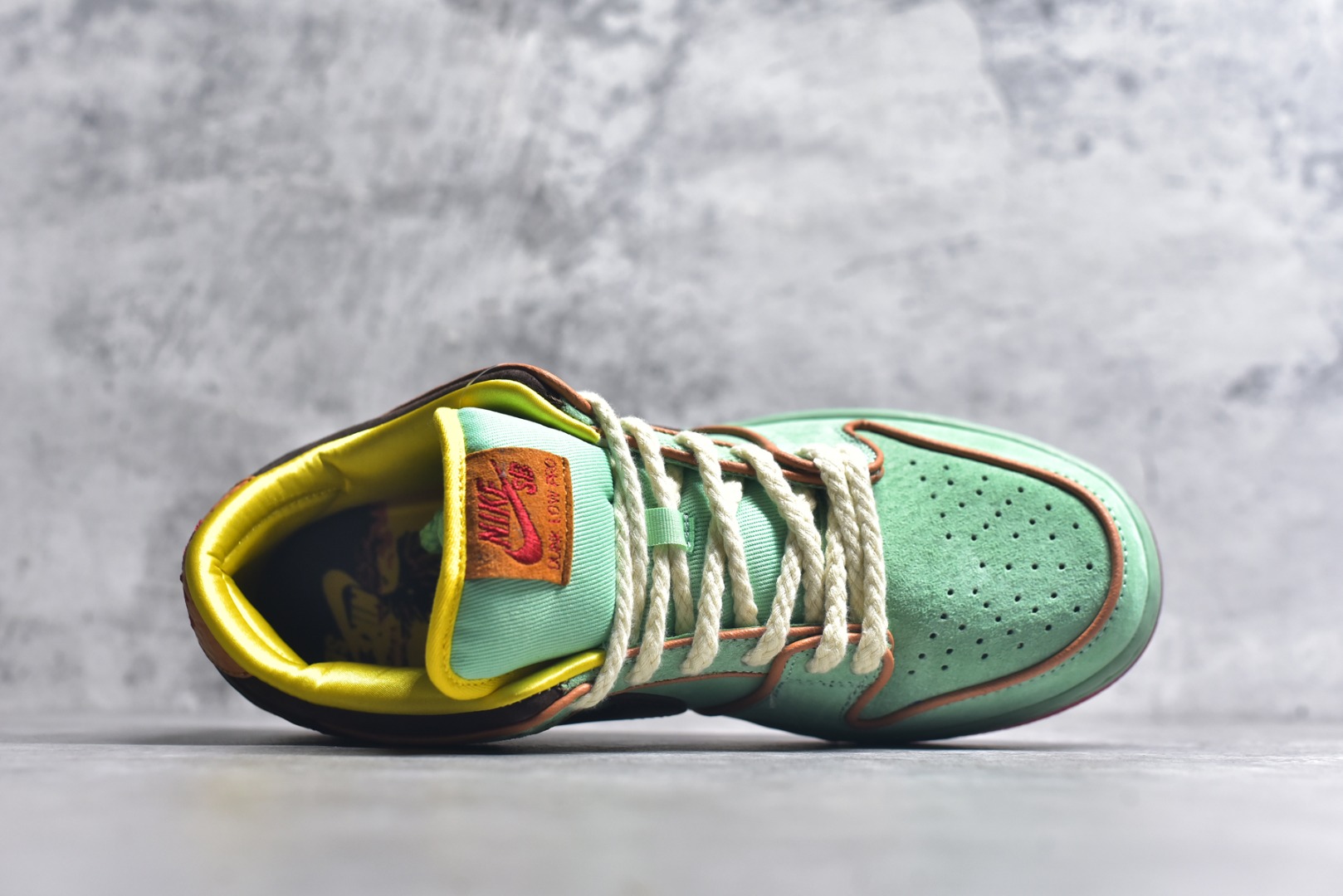 图片[4]-#NK SB Dunk Low 黑人月黑绿 HF3058-300 极限压缩利润空间 超乎所想的高性价比 用料绝不含糊 原盒原配 正确耐磨橡胶大底 超高清洁度 全鞋零毛边皮料切割 全套原楦原模倾力打造完美版型 尺码：36 36.5 37.5 38 38.5 39 40 40.5 41 42 42.5 43 44 44.5 45 46 47.5-选品中心