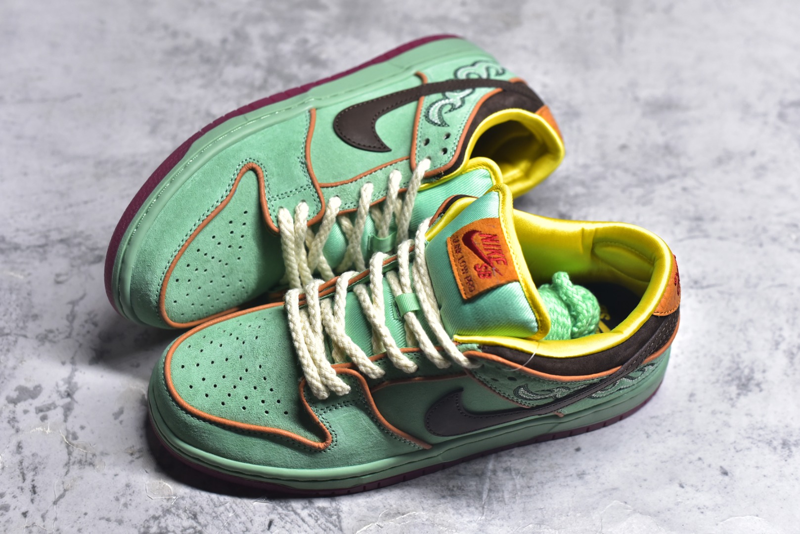 图片[7]-#NK SB Dunk Low 黑人月黑绿 HF3058-300 极限压缩利润空间 超乎所想的高性价比 用料绝不含糊 原盒原配 正确耐磨橡胶大底 超高清洁度 全鞋零毛边皮料切割 全套原楦原模倾力打造完美版型 尺码：36 36.5 37.5 38 38.5 39 40 40.5 41 42 42.5 43 44 44.5 45 46 47.5-选品中心