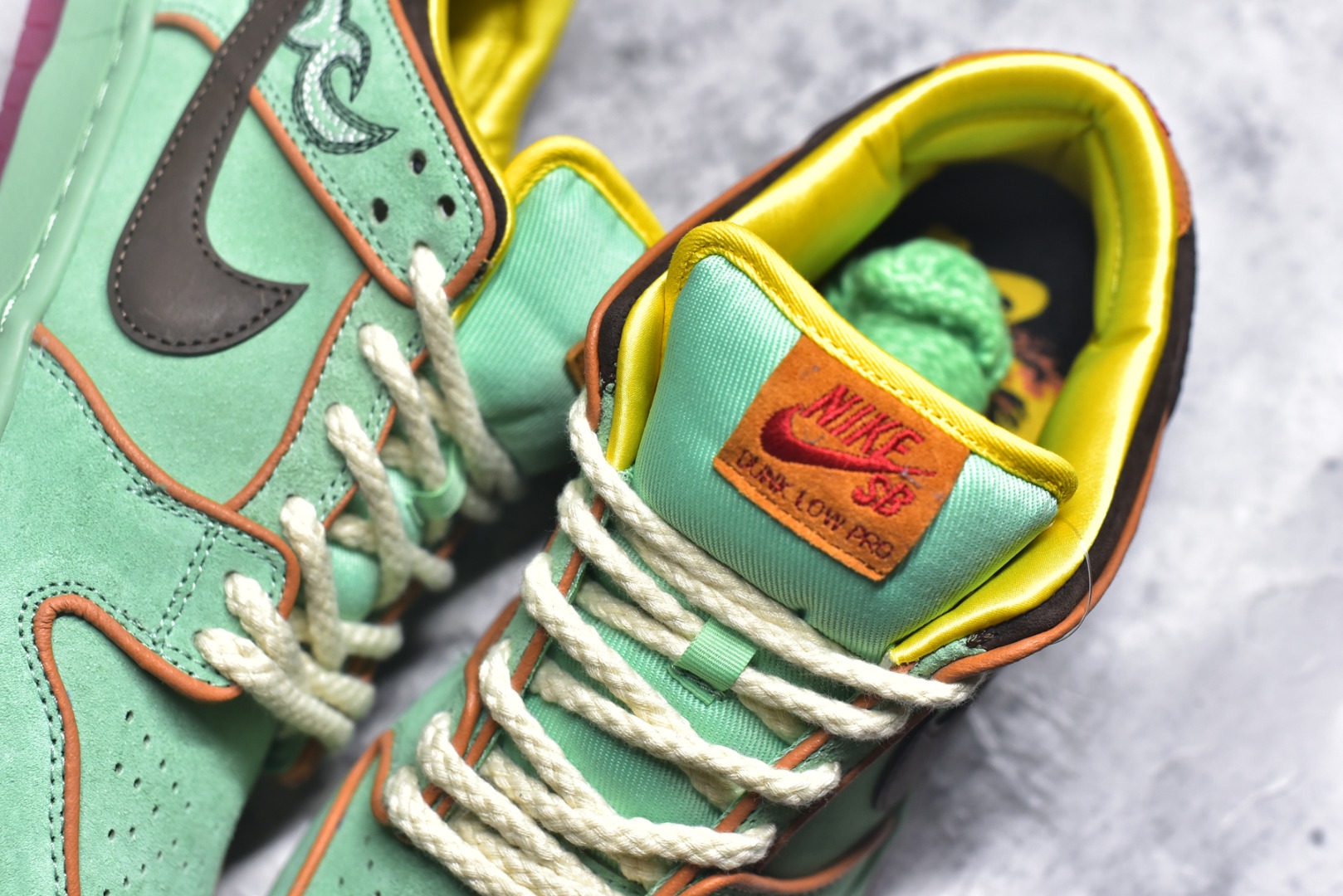 图片[9]-#NK SB Dunk Low 黑人月黑绿 HF3058-300 极限压缩利润空间 超乎所想的高性价比 用料绝不含糊 原盒原配 正确耐磨橡胶大底 超高清洁度 全鞋零毛边皮料切割 全套原楦原模倾力打造完美版型 尺码：36 36.5 37.5 38 38.5 39 40 40.5 41 42 42.5 43 44 44.5 45 46 47.5-选品中心