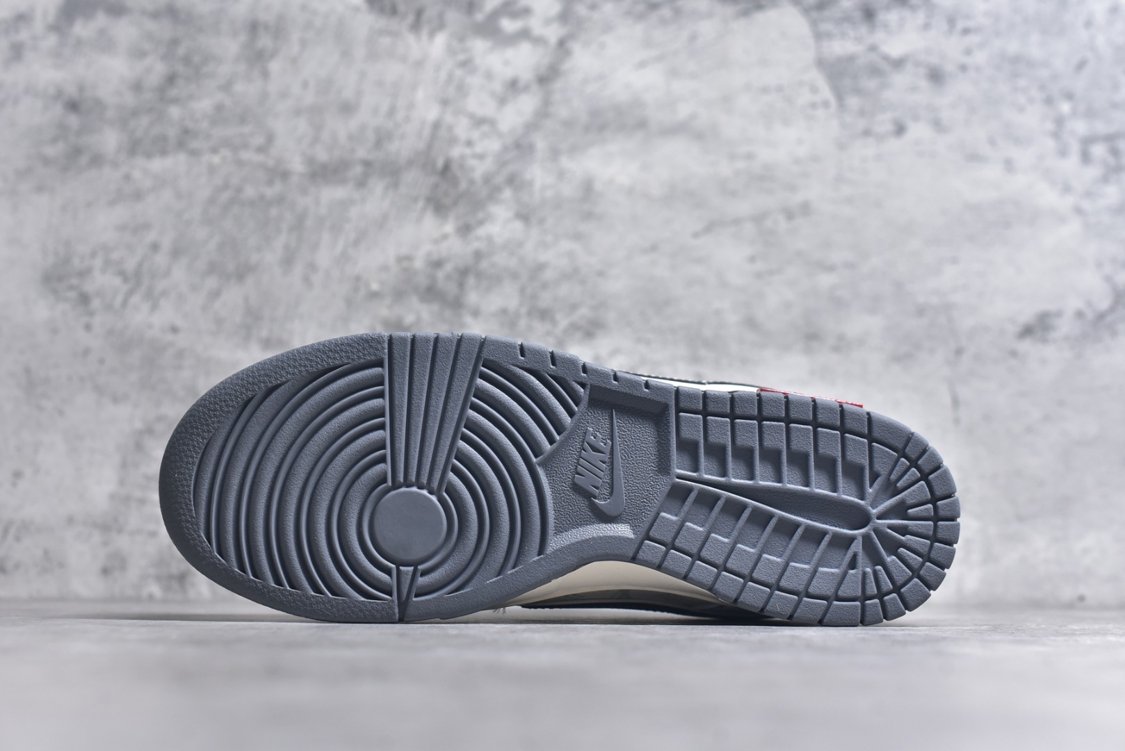 图片[6]-#Nike SB Dunk Low LV夜光黑底红尾 周年高端定制 低帮休闲板鞋 YX5066-362 #定制鞋盒 大厂纯原品质出货 超高清洁度 皮料切割干净无任何毛边 细节完美 尺码：36 36.5 37.5 38 38.5 39 40 40.5 41 42 42.5 43 44 44.5 45 9.E5-选品中心