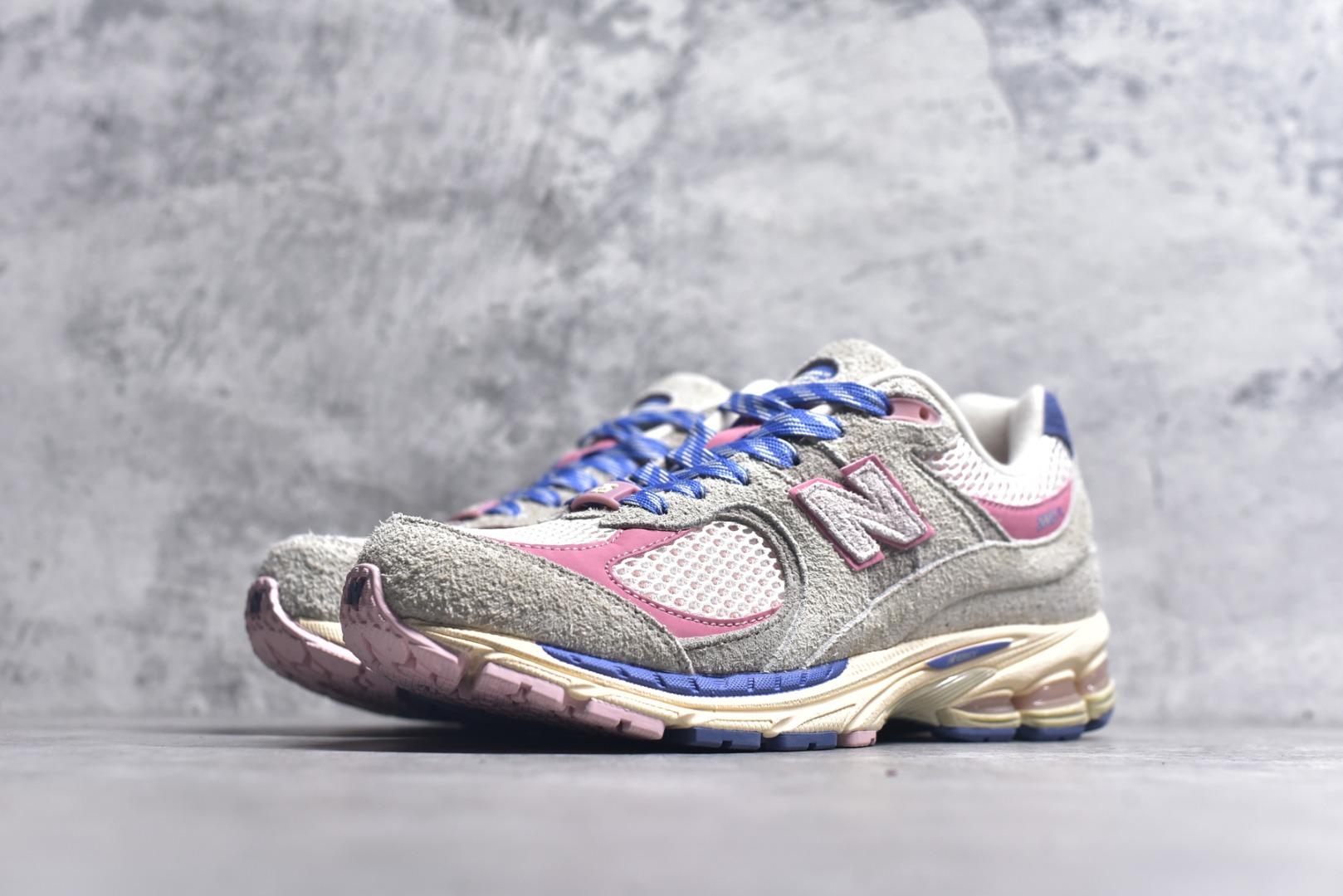 图片[2]-#New Balance 2002系列 复古休闲跑步鞋 M2002RHE #鞋款延续了经典科技，升级版N-ERGY缓震物料机能与材质上脚太舒适了，鞋面的柔软麂皮搭配尼龙网布，特别透气而且还复古感，不管是搭配牛仔裤还工装裤都是百搭！ 尺码：36 37 37.5 38 38.5 39 40 40.5 41 42 42.5 43 44 44.5 45 46.5-选品中心