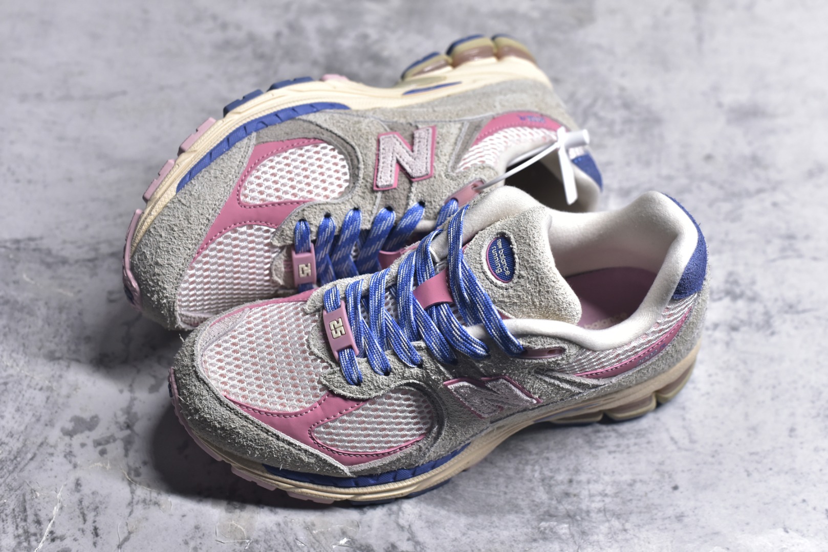图片[7]-#New Balance 2002系列 复古休闲跑步鞋 M2002RHE #鞋款延续了经典科技，升级版N-ERGY缓震物料机能与材质上脚太舒适了，鞋面的柔软麂皮搭配尼龙网布，特别透气而且还复古感，不管是搭配牛仔裤还工装裤都是百搭！ 尺码：36 37 37.5 38 38.5 39 40 40.5 41 42 42.5 43 44 44.5 45 46.5-选品中心