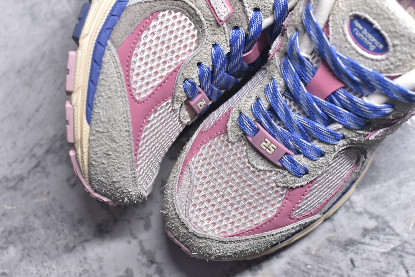 图片[8]-#New Balance 2002系列 复古休闲跑步鞋 M2002RHE #鞋款延续了经典科技，升级版N-ERGY缓震物料机能与材质上脚太舒适了，鞋面的柔软麂皮搭配尼龙网布，特别透气而且还复古感，不管是搭配牛仔裤还工装裤都是百搭！ 尺码：36 37 37.5 38 38.5 39 40 40.5 41 42 42.5 43 44 44.5 45 46.5-选品中心