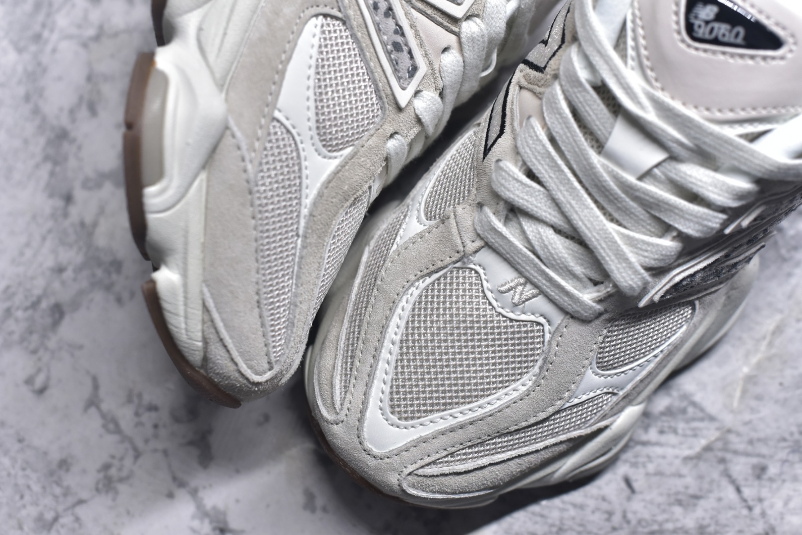图片[8]-#New Balance NB9060 联名款 复古休闲运动慢跑鞋 U9060ASP #鞋款灵感源自设计师本人对夏日的怀日回忆。鞋面大身由空间双格及磨砂鞋面拼接而生，配以柔和、温暖的粉橘色调，夏日氛围拉满 #采用大面积网眼以及麂皮材质覆盖鞋身，还原经典气质。搭载ABZORB避震科技，由泡沫聚酯制成，上脚可以有效减少由鞋底反弹对身体及双腿的冲击力 尺码：36 37 37.5 38 38.5 39 40 40.5 41 42 42.5 43 44 44.5 45 46.5-选品中心