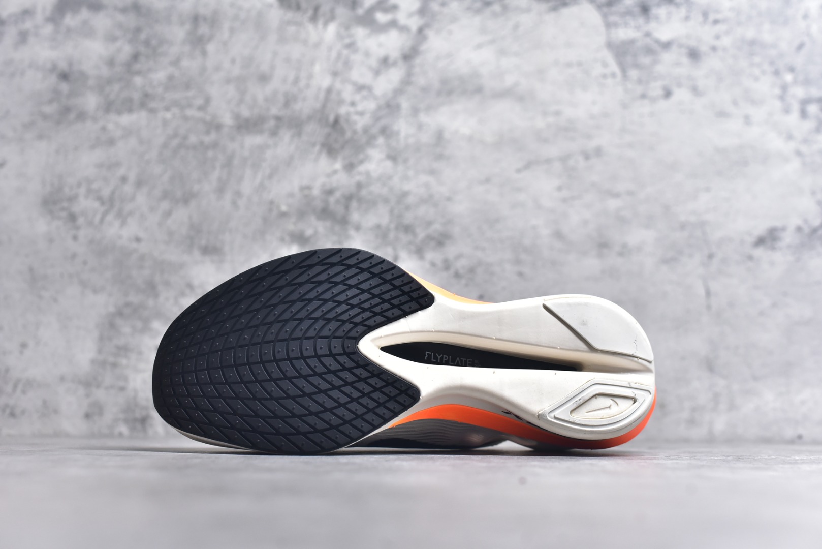 图片[6]-#NK Zoom VaporFly Next 4% 舒适百搭透气回弹低帮短跑马拉松跑步鞋 HF6413-100 采用精致醒目设计，精准诠释雅各布·因格布里格森的风格，聚焦他的核心信念：家庭与夺冠。该鞋款在前代鞋款的基础上减轻重量，但不影响性能表现。碳纤维 Flyplate 结合出众回弹的ZoomX泡绵中底，缔造比赛日佳选，令你快意难挡，疾速冲刺。这款公路竞速跑步鞋具备匠心品质，无论是日常畅跑还是马拉松，皆可轻松驾驭，是雅各布的信赖之选。尺码：36 36.5 37.5 38 38.5 39 40 40.5 41 42 42.5 43 44 44.5 45-选品中心