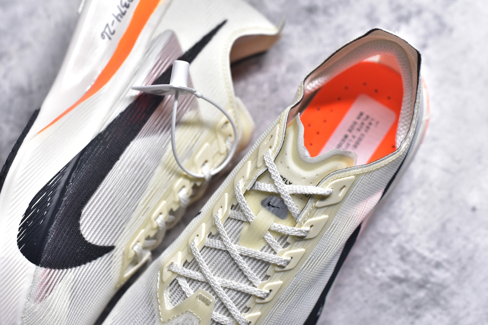 图片[9]-#NK Zoom VaporFly Next 4% 舒适百搭透气回弹低帮短跑马拉松跑步鞋 HF6413-100 采用精致醒目设计，精准诠释雅各布·因格布里格森的风格，聚焦他的核心信念：家庭与夺冠。该鞋款在前代鞋款的基础上减轻重量，但不影响性能表现。碳纤维 Flyplate 结合出众回弹的ZoomX泡绵中底，缔造比赛日佳选，令你快意难挡，疾速冲刺。这款公路竞速跑步鞋具备匠心品质，无论是日常畅跑还是马拉松，皆可轻松驾驭，是雅各布的信赖之选。尺码：36 36.5 37.5 38 38.5 39 40 40.5 41 42 42.5 43 44 44.5 45-选品中心