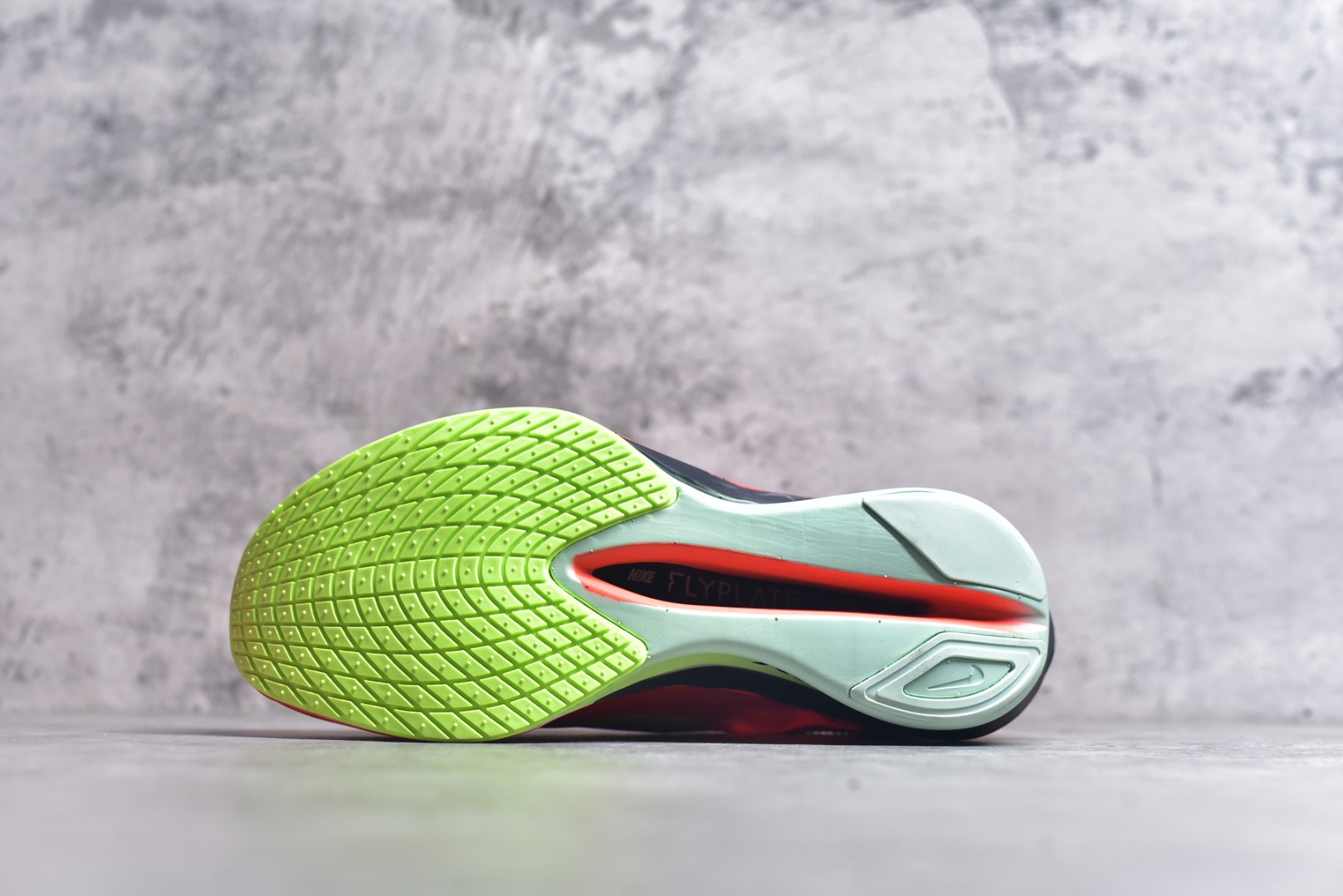 图片[6]-#NK Zoom VaporFly Next 4% 舒适百搭透气回弹低帮短跑马拉松跑步鞋 HF6414-600 采用精致醒目设计，精准诠释雅各布·因格布里格森的风格，聚焦他的核心信念：家庭与夺冠。该鞋款在前代鞋款的基础上减轻重量，但不影响性能表现。碳纤维 Flyplate 结合出众回弹的ZoomX泡绵中底，缔造比赛日佳选，令你快意难挡，疾速冲刺。这款公路竞速跑步鞋具备匠心品质，无论是日常畅跑还是马拉松，皆可轻松驾驭，是雅各布的信赖之选。尺码：36 36.5 37.5 38 38.5 39 40 40.5 41 42 42.5 43 44 44.5 45-选品中心