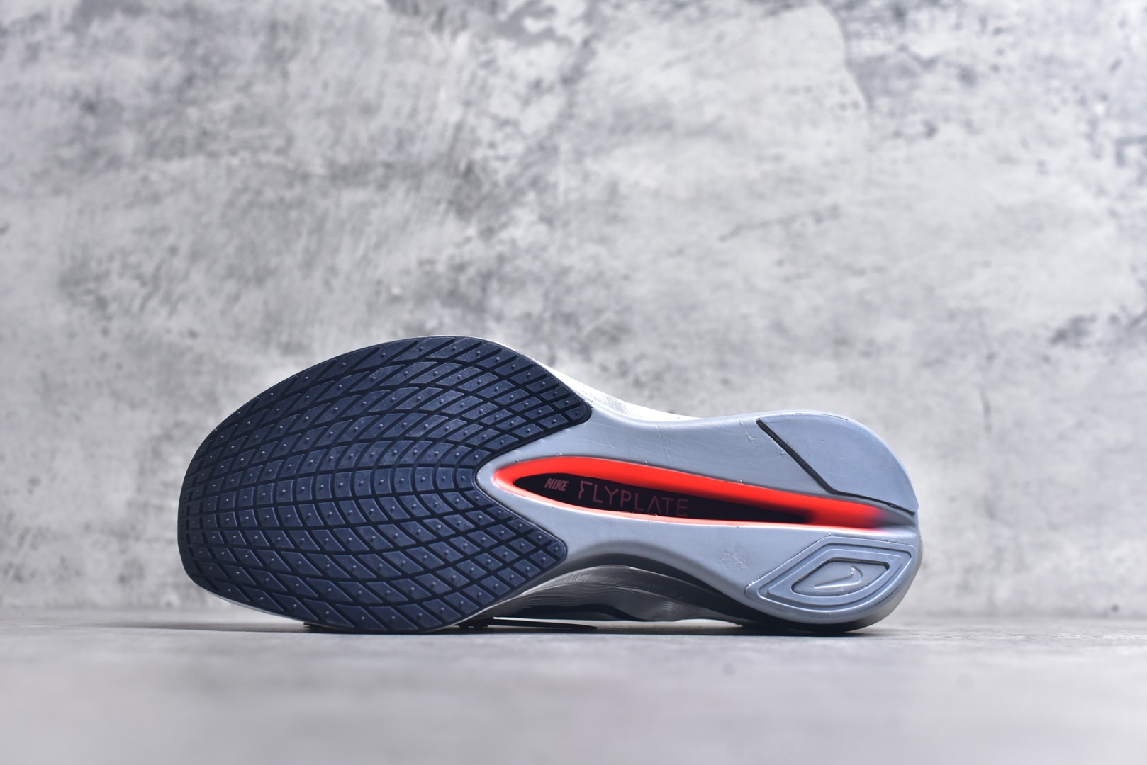 图片[6]-#NK Zoom VaporFly Next 4% 舒适百搭透气回弹低帮短跑马拉松跑步鞋 HF6414-100 采用精致醒目设计，精准诠释雅各布·因格布里格森的风格，聚焦他的核心信念：家庭与夺冠。该鞋款在前代鞋款的基础上减轻重量，但不影响性能表现。碳纤维 Flyplate 结合出众回弹的ZoomX泡绵中底，缔造比赛日佳选，令你快意难挡，疾速冲刺。这款公路竞速跑步鞋具备匠心品质，无论是日常畅跑还是马拉松，皆可轻松驾驭，是雅各布的信赖之选。尺码：36 36.5 37.5 38 38.5 39 40 40.5 41 42 42.5 43 44 44.5 45-选品中心