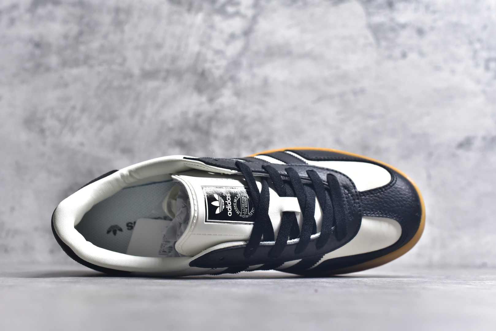 图片[4]-#adidas 德训鞋 “闪电联名-黑灰”高端定制 大厂纯原品质出货 超高清洁度 细节完美 舒适百搭 低帮休闲板鞋 男女同款 货号：SC9207-722 尺码：36 36.5 37.5 38 38.5 39 40 40.5 41 42 42.5 43 44 44.5 45-选品中心