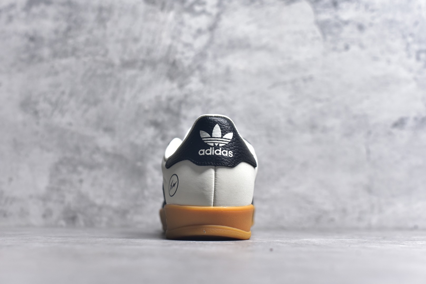 图片[5]-#adidas 德训鞋 “闪电联名-黑灰”高端定制 大厂纯原品质出货 超高清洁度 细节完美 舒适百搭 低帮休闲板鞋 男女同款 货号：SC9207-722 尺码：36 36.5 37.5 38 38.5 39 40 40.5 41 42 42.5 43 44 44.5 45-选品中心