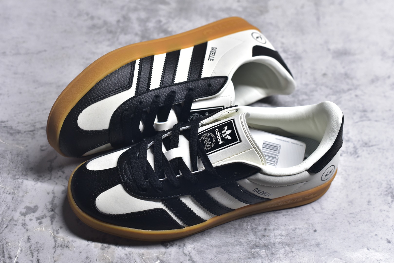 图片[7]-#adidas 德训鞋 “闪电联名-黑灰”高端定制 大厂纯原品质出货 超高清洁度 细节完美 舒适百搭 低帮休闲板鞋 男女同款 货号：SC9207-722 尺码：36 36.5 37.5 38 38.5 39 40 40.5 41 42 42.5 43 44 44.5 45-选品中心