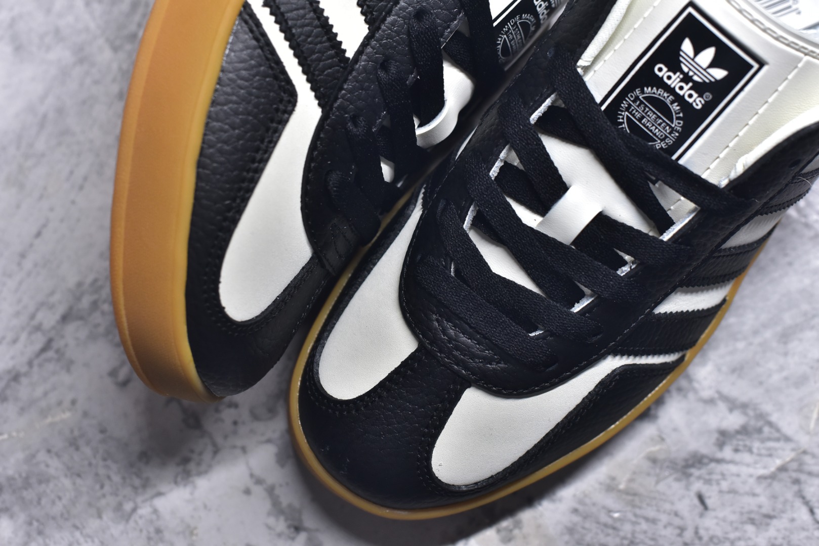 图片[8]-#adidas 德训鞋 “闪电联名-黑灰”高端定制 大厂纯原品质出货 超高清洁度 细节完美 舒适百搭 低帮休闲板鞋 男女同款 货号：SC9207-722 尺码：36 36.5 37.5 38 38.5 39 40 40.5 41 42 42.5 43 44 44.5 45-选品中心