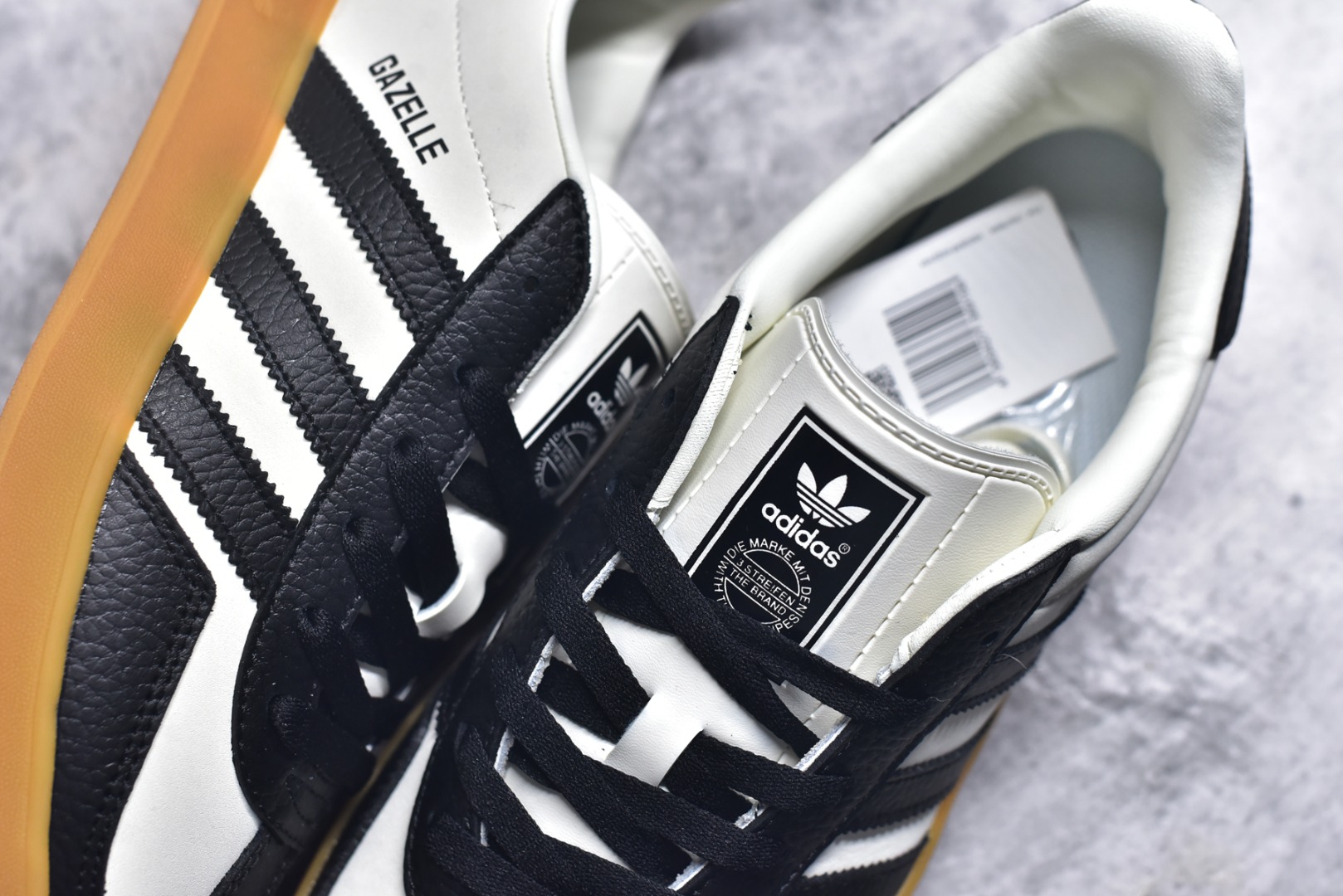 图片[9]-#adidas 德训鞋 “闪电联名-黑灰”高端定制 大厂纯原品质出货 超高清洁度 细节完美 舒适百搭 低帮休闲板鞋 男女同款 货号：SC9207-722 尺码：36 36.5 37.5 38 38.5 39 40 40.5 41 42 42.5 43 44 44.5 45-选品中心
