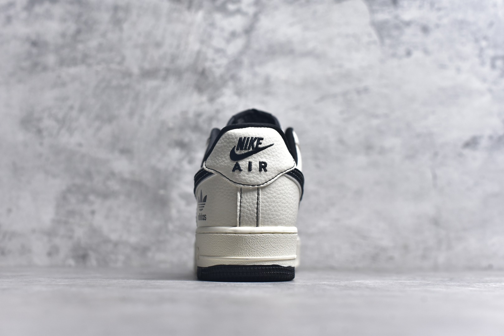 图片[5]-#Nike Air Force 1\’07 Low 黑线双拼底 空军一号低帮休闲板鞋 KB1688-003 #原楦头原纸板 原装鞋盒 定制五金配件 内置全掌气垫 原厂鞋底 尺码：36 36.5 37.5 38 38.5 39 40 40.5 41 42 42.5 43 44 44.5 45 9.D4-选品中心