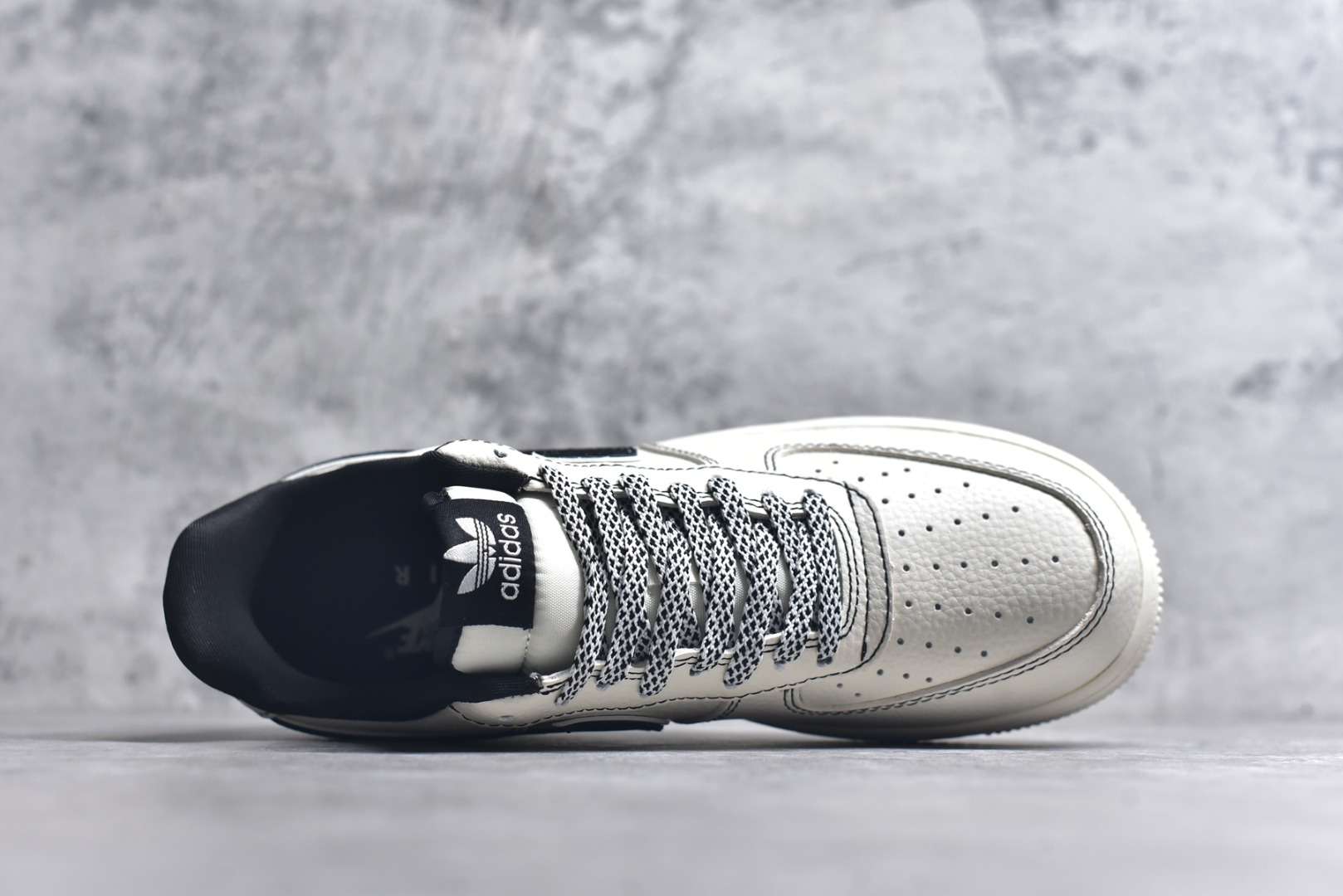 图片[4]-#Nike Air Force 1\’07 Low 黑线双拼底 空军一号低帮休闲板鞋 KB1688-003 #原楦头原纸板 原装鞋盒 定制五金配件 内置全掌气垫 原厂鞋底 尺码：36 36.5 37.5 38 38.5 39 40 40.5 41 42 42.5 43 44 44.5 45 9.D4-选品中心