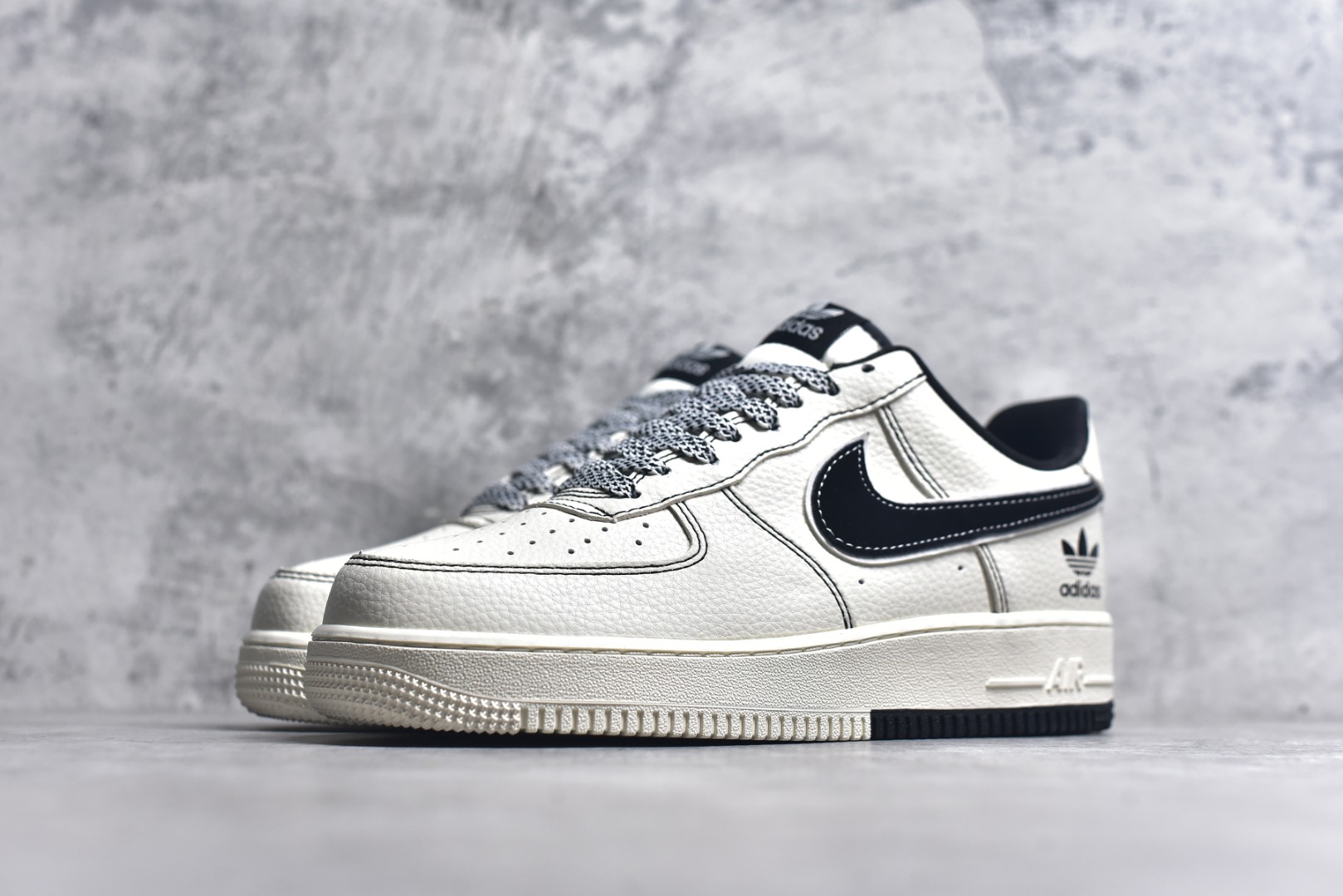 图片[2]-#Nike Air Force 1\’07 Low 黑线双拼底 空军一号低帮休闲板鞋 KB1688-003 #原楦头原纸板 原装鞋盒 定制五金配件 内置全掌气垫 原厂鞋底 尺码：36 36.5 37.5 38 38.5 39 40 40.5 41 42 42.5 43 44 44.5 45 9.D4-选品中心