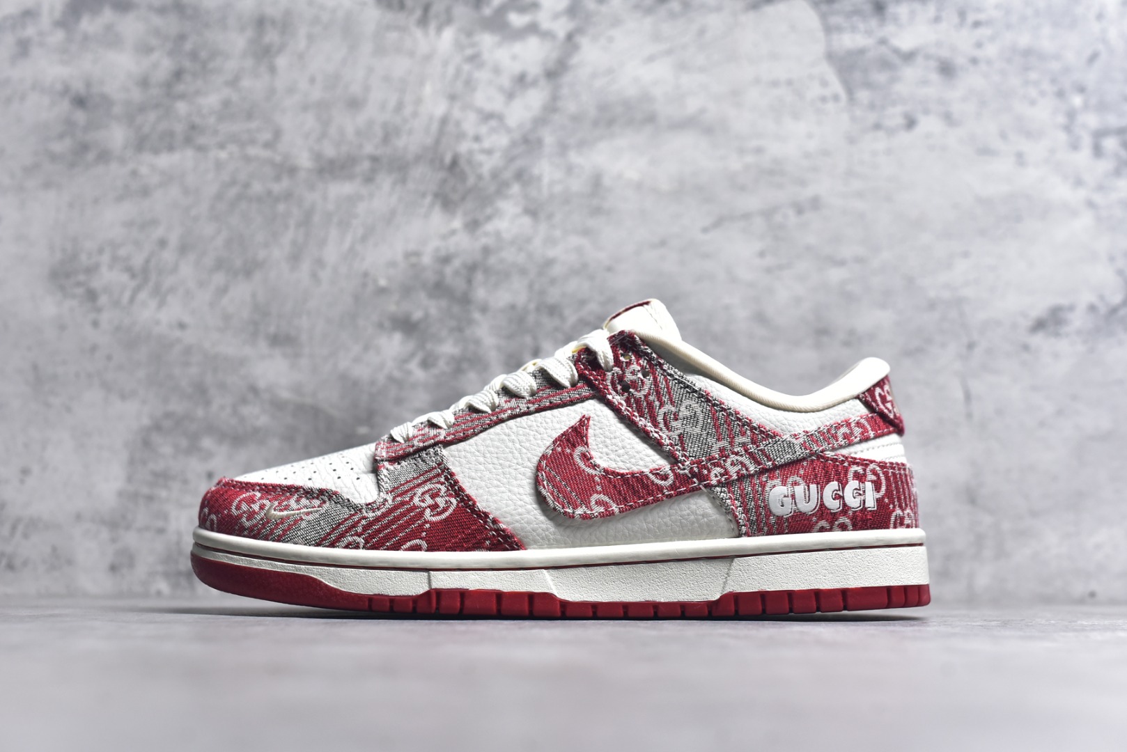 #Nike SB Dunk Low 古驰联名 灰红牛仔 周年高端定制 低帮休闲板鞋 SC9207-417 #定制鞋盒 大厂纯原品质出货 超高清洁度 皮料切割干净无任何毛边 细节完美 尺码：36 36.5 37.5 38 38.5 39 40 40.5 41 42 42.5 43 44 44.5 45 9.E5-选品中心