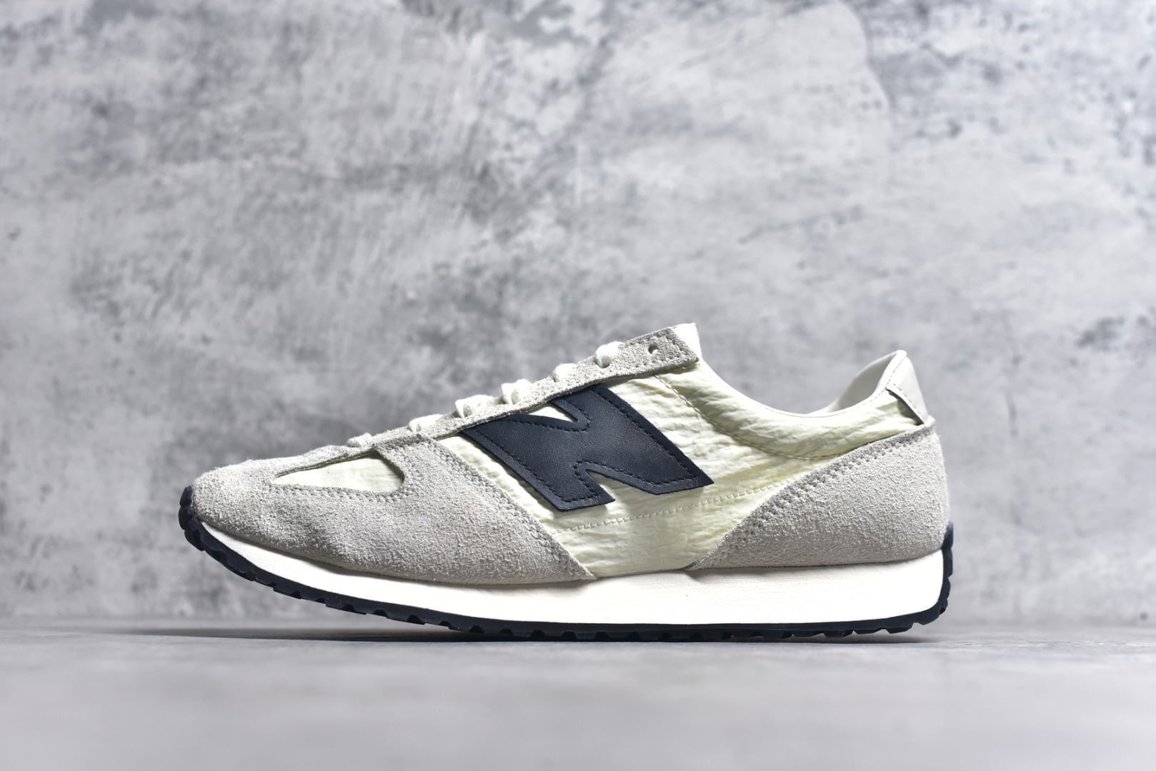 #New Balance U471AM NB新百伦织物牛剖层革春夏薄底鞋防滑耐磨平衡轻便低帮生活休闲鞋 原档数据独立私模大底 唯一正确三层组合大底 特高弹切片加持 百分百还原原鞋脚感 NB市场最强产物 防伪原标全套原楦原纸板原厂数据开发 全鞋电脑针车加持 原厂网布 原装进口头层翻毛皮料正确绒感卡色 正确中底拉帮中底网布细节 匠心打造 耗时两个月开发完成 工艺极其复杂难度可想而知 高端零售专供产物 尺码：36 37 37.5 38 38.5 39.5 40 40.5 41.5 42 42.5 43 44 44.5 45-选品中心