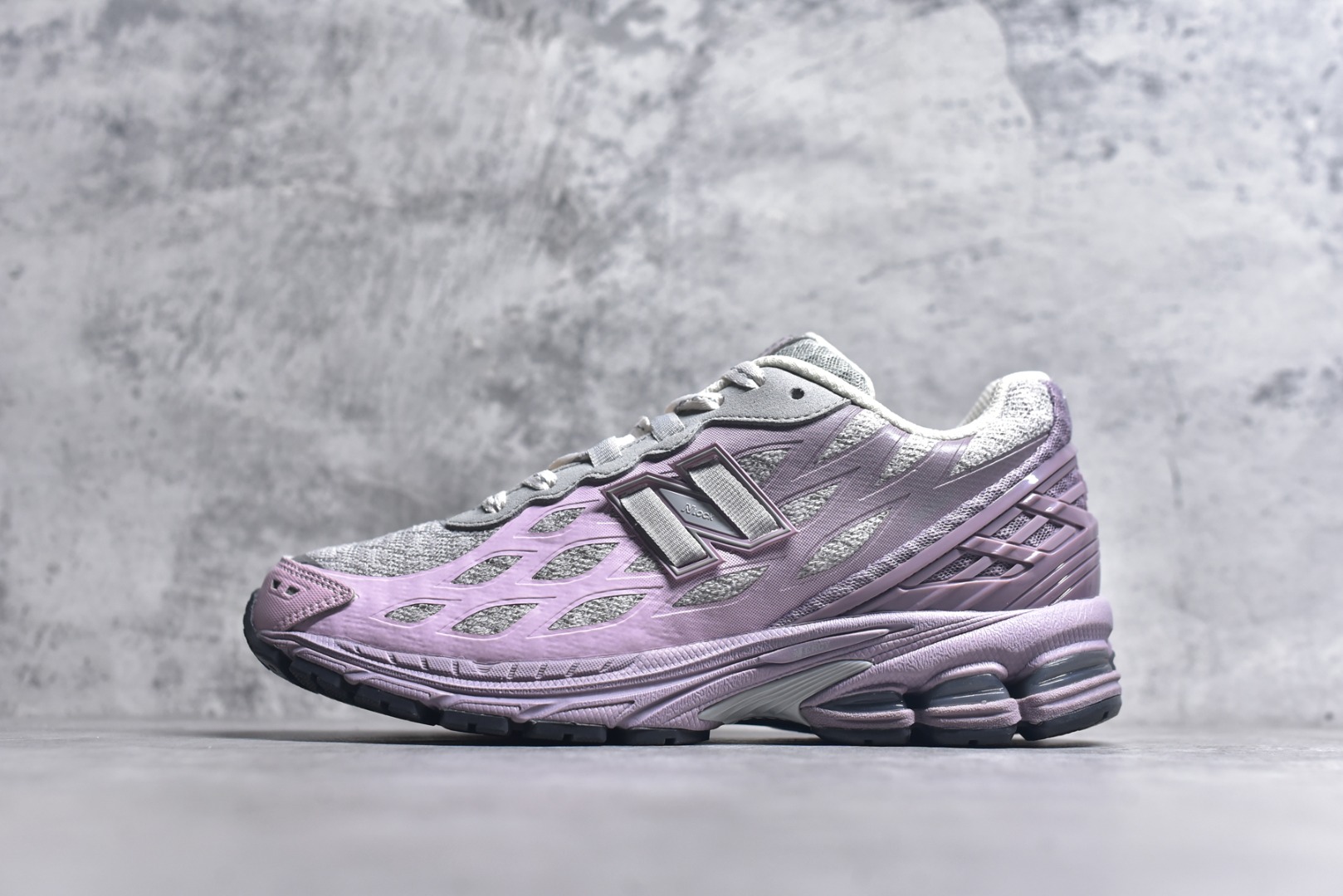 #New Balance 1906系列复古老爹风休闲运动慢跑鞋 U1906WFA #采用轻质牛剖革拼接透气网眼衬垫织物鞋面材质 T-Beam大底提供足步弓支撑，保持步态稳定 后跟搭载外露缓震胶 尺码：36 37 37.5 38 38.5 39 40 40.5 41 42 42.5 43 44 44.5 45 46.5-选品中心