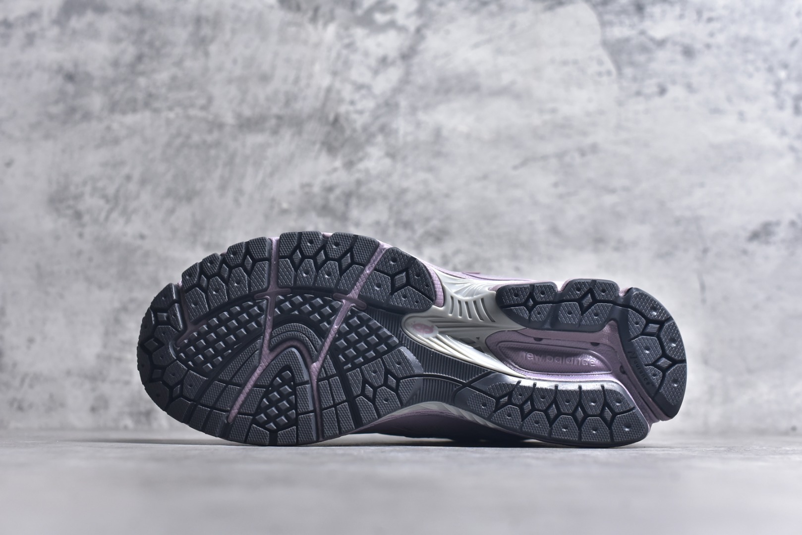 图片[6]-#New Balance 1906系列复古老爹风休闲运动慢跑鞋 U1906WFA #采用轻质牛剖革拼接透气网眼衬垫织物鞋面材质 T-Beam大底提供足步弓支撑，保持步态稳定 后跟搭载外露缓震胶 尺码：36 37 37.5 38 38.5 39 40 40.5 41 42 42.5 43 44 44.5 45 46.5-选品中心