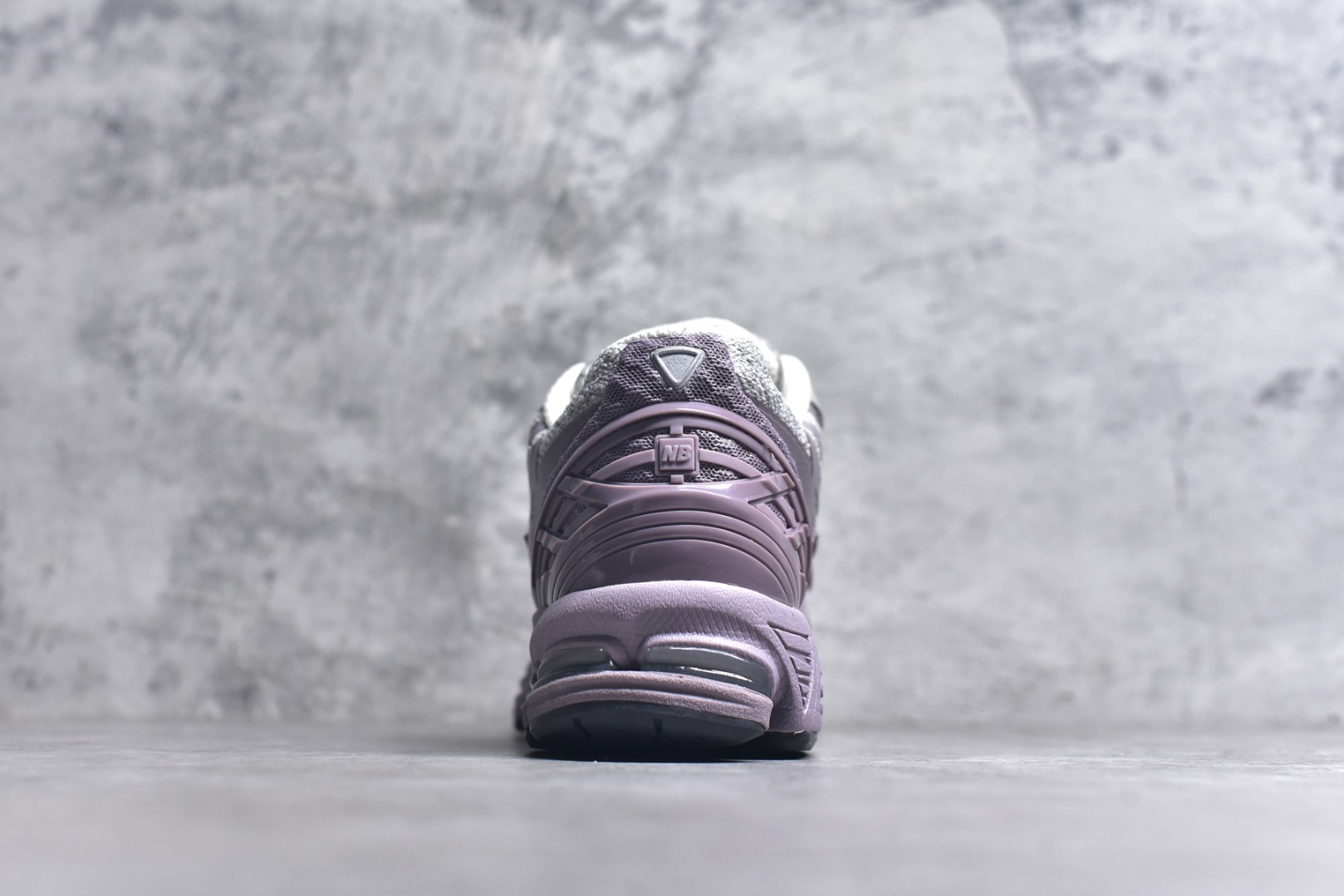图片[5]-#New Balance 1906系列复古老爹风休闲运动慢跑鞋 U1906WFA #采用轻质牛剖革拼接透气网眼衬垫织物鞋面材质 T-Beam大底提供足步弓支撑，保持步态稳定 后跟搭载外露缓震胶 尺码：36 37 37.5 38 38.5 39 40 40.5 41 42 42.5 43 44 44.5 45 46.5-选品中心