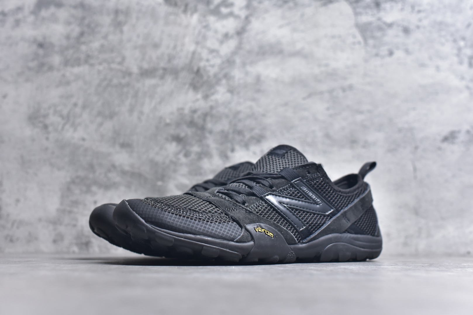 图片[2]-#New Balance MT10系列 薄系扁鞋风赤足生活休闲鞋 MT10OAC #鞋底采用Vibram橡胶大底，赋予卓越的抓地力，适合多种地形穿着。中底采用薄薄的缓冲层，提供舒适的穿着体验。鞋身紧贴脚面，形成良好的包裹性，减少脚在鞋内的移动与摩擦。4毫米的低坡差设计更适合自然的中足落地方式，尽可能贴近地面，让穿着者能够更贴近地面，感受大自然的每一丝呼吸。 尺码：36 37 37.5 38 38.5 39 40 40.5 41 42 42.5 43 44 45-选品中心