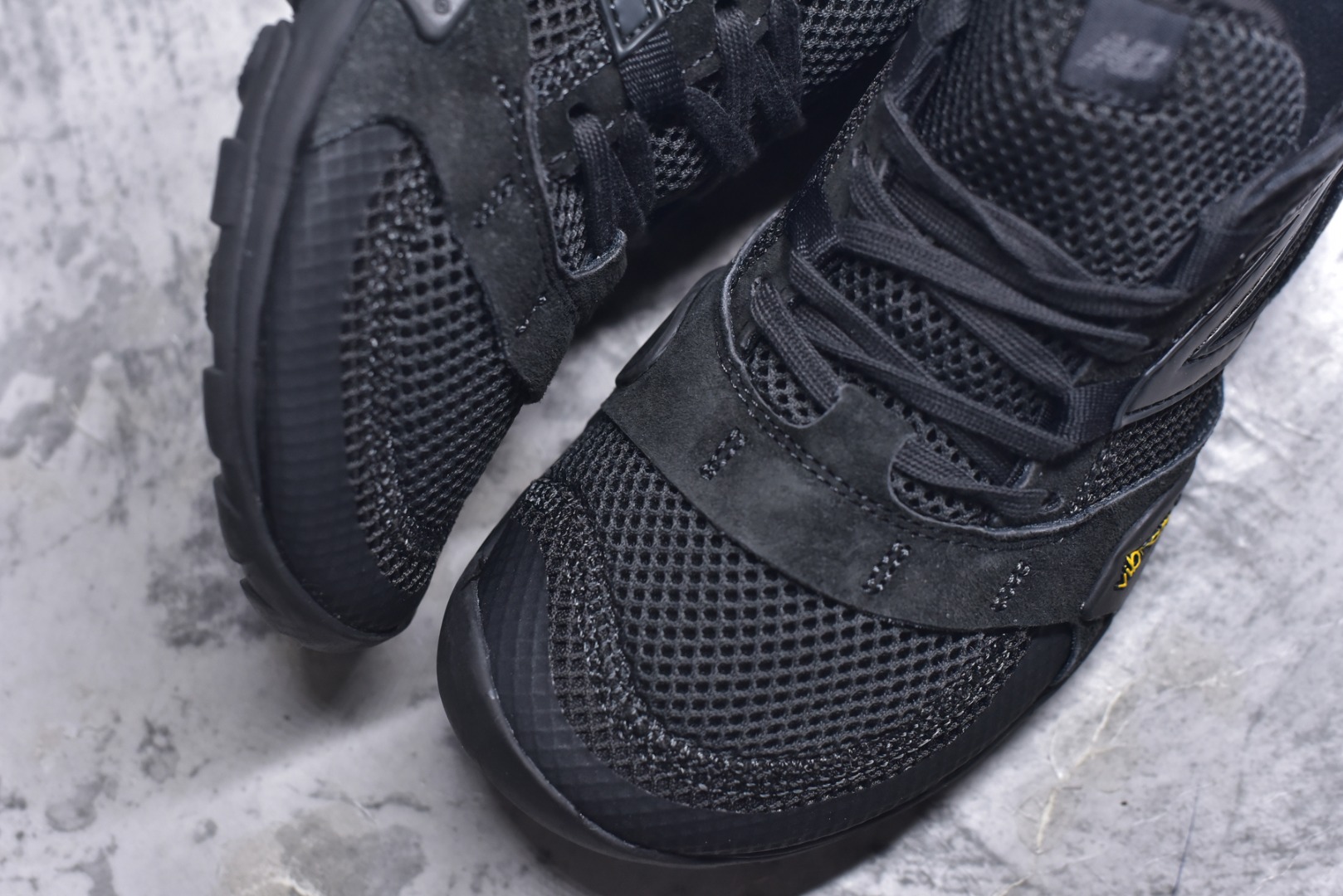 图片[8]-#New Balance MT10系列 薄系扁鞋风赤足生活休闲鞋 MT10OAC #鞋底采用Vibram橡胶大底，赋予卓越的抓地力，适合多种地形穿着。中底采用薄薄的缓冲层，提供舒适的穿着体验。鞋身紧贴脚面，形成良好的包裹性，减少脚在鞋内的移动与摩擦。4毫米的低坡差设计更适合自然的中足落地方式，尽可能贴近地面，让穿着者能够更贴近地面，感受大自然的每一丝呼吸。 尺码：36 37 37.5 38 38.5 39 40 40.5 41 42 42.5 43 44 45-选品中心