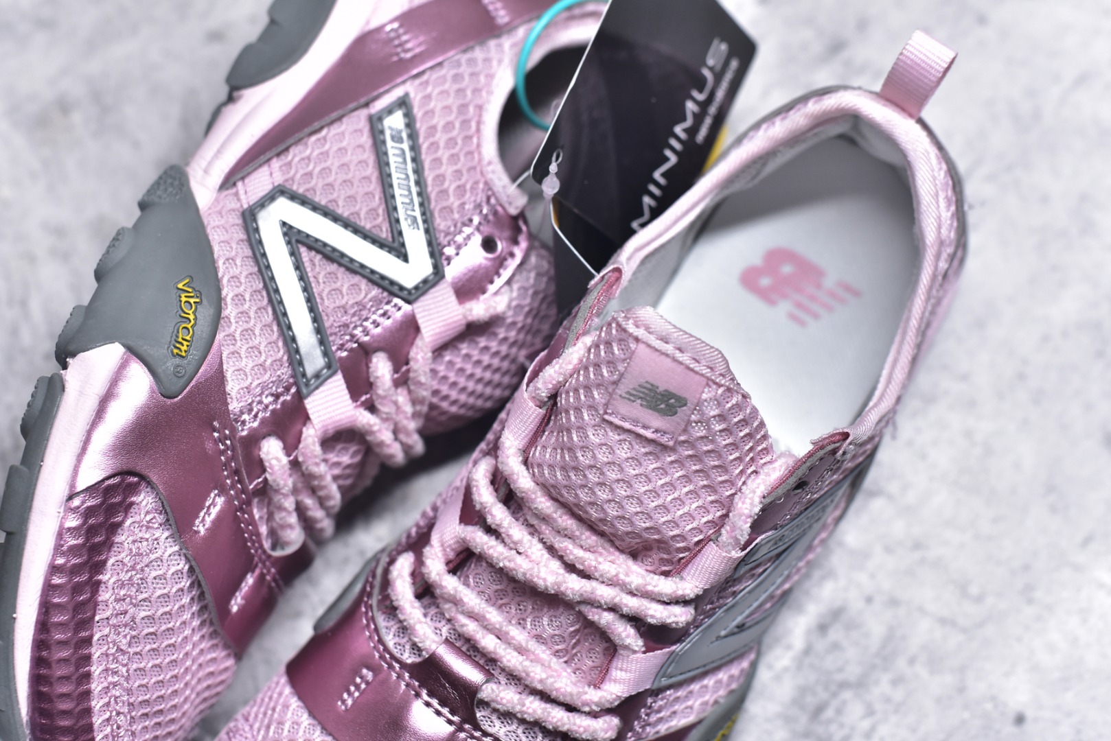 图片[9]-#New Balance MT10系列 薄系扁鞋风赤足生活休闲鞋 MT10OMA #鞋底采用Vibram橡胶大底，赋予卓越的抓地力，适合多种地形穿着。中底采用薄薄的缓冲层，提供舒适的穿着体验。鞋身紧贴脚面，形成良好的包裹性，减少脚在鞋内的移动与摩擦。4毫米的低坡差设计更适合自然的中足落地方式，尽可能贴近地面，让穿着者能够更贴近地面，感受大自然的每一丝呼吸。 尺码：36 37 37.5 38 38.5 39 40 40.5 41 42 42.5 43 44 45-选品中心