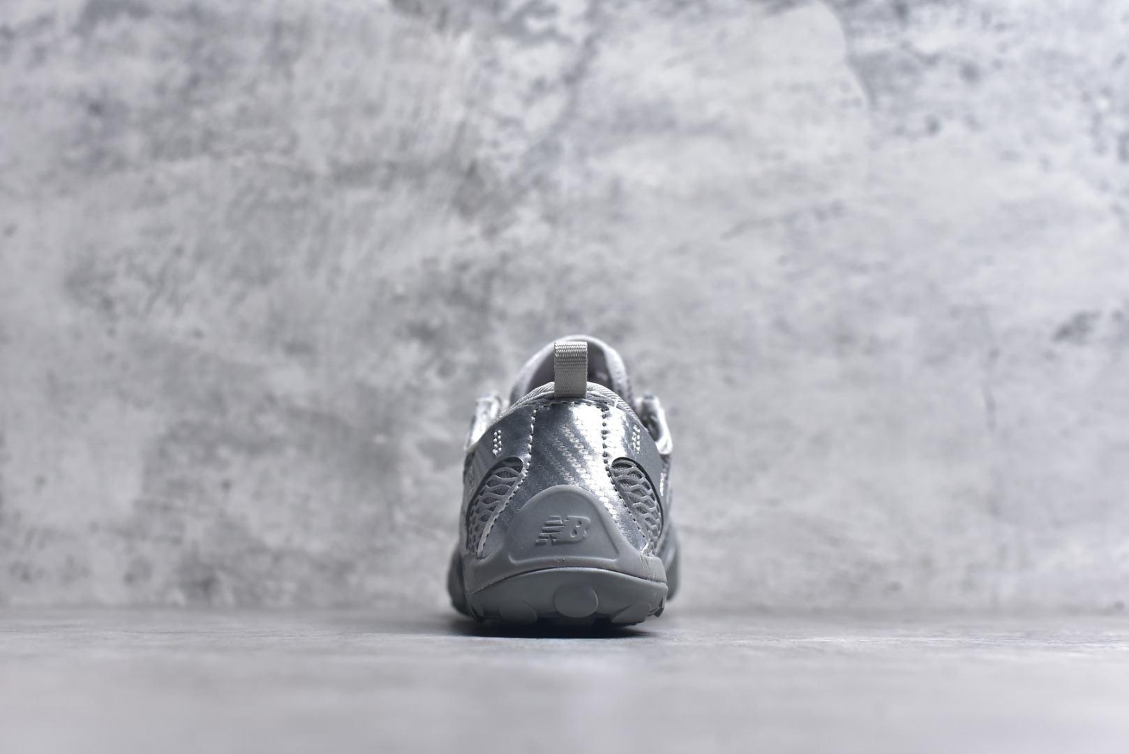 图片[5]-#New Balance MT10系列 薄系扁鞋风赤足生活休闲鞋 MT10OAB #鞋底采用Vibram橡胶大底，赋予卓越的抓地力，适合多种地形穿着。中底采用薄薄的缓冲层，提供舒适的穿着体验。鞋身紧贴脚面，形成良好的包裹性，减少脚在鞋内的移动与摩擦。4毫米的低坡差设计更适合自然的中足落地方式，尽可能贴近地面，让穿着者能够更贴近地面，感受大自然的每一丝呼吸。 尺码：36 37 37.5 38 38.5 39 40 40.5 41 42 42.5 43 44 45-选品中心