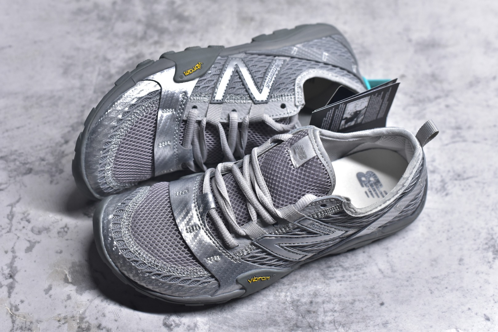 图片[7]-#New Balance MT10系列 薄系扁鞋风赤足生活休闲鞋 MT10OAB #鞋底采用Vibram橡胶大底，赋予卓越的抓地力，适合多种地形穿着。中底采用薄薄的缓冲层，提供舒适的穿着体验。鞋身紧贴脚面，形成良好的包裹性，减少脚在鞋内的移动与摩擦。4毫米的低坡差设计更适合自然的中足落地方式，尽可能贴近地面，让穿着者能够更贴近地面，感受大自然的每一丝呼吸。 尺码：36 37 37.5 38 38.5 39 40 40.5 41 42 42.5 43 44 45-选品中心
