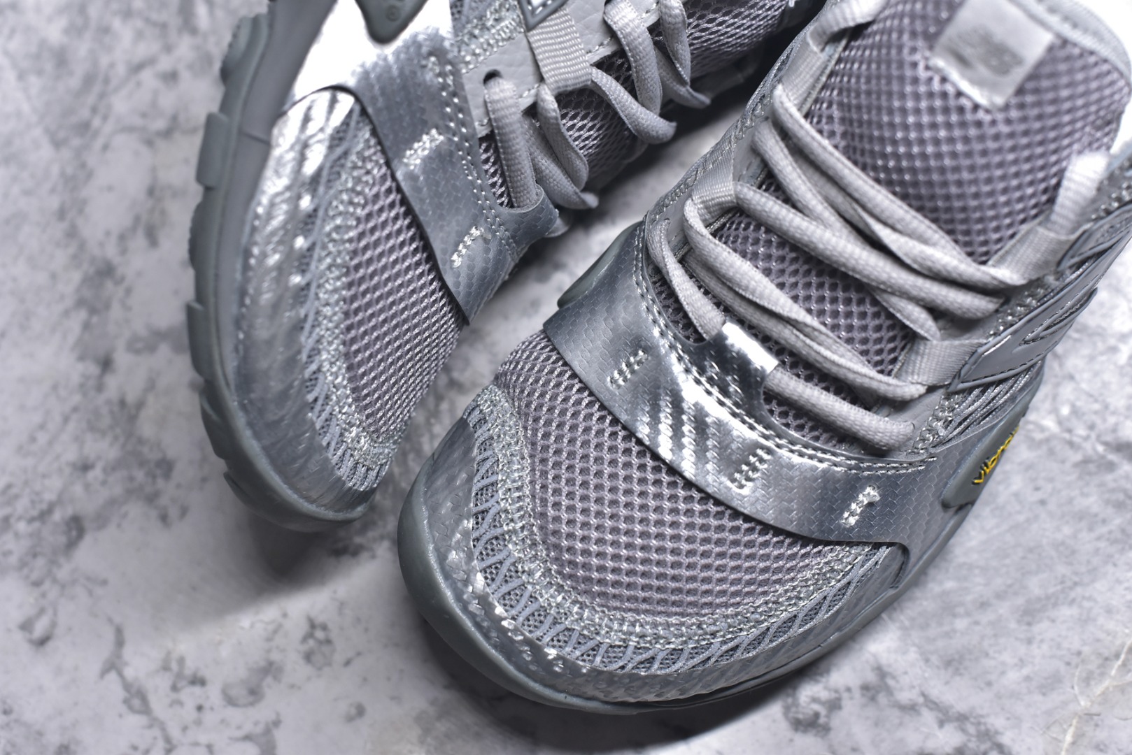 图片[8]-#New Balance MT10系列 薄系扁鞋风赤足生活休闲鞋 MT10OAB #鞋底采用Vibram橡胶大底，赋予卓越的抓地力，适合多种地形穿着。中底采用薄薄的缓冲层，提供舒适的穿着体验。鞋身紧贴脚面，形成良好的包裹性，减少脚在鞋内的移动与摩擦。4毫米的低坡差设计更适合自然的中足落地方式，尽可能贴近地面，让穿着者能够更贴近地面，感受大自然的每一丝呼吸。 尺码：36 37 37.5 38 38.5 39 40 40.5 41 42 42.5 43 44 45-选品中心