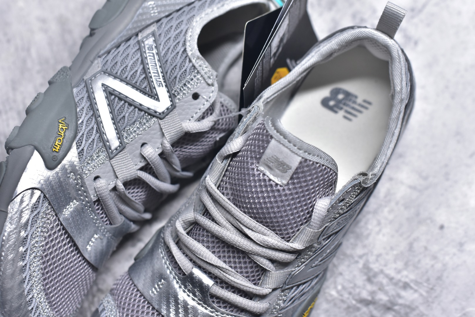 图片[9]-#New Balance MT10系列 薄系扁鞋风赤足生活休闲鞋 MT10OAB #鞋底采用Vibram橡胶大底，赋予卓越的抓地力，适合多种地形穿着。中底采用薄薄的缓冲层，提供舒适的穿着体验。鞋身紧贴脚面，形成良好的包裹性，减少脚在鞋内的移动与摩擦。4毫米的低坡差设计更适合自然的中足落地方式，尽可能贴近地面，让穿着者能够更贴近地面，感受大自然的每一丝呼吸。 尺码：36 37 37.5 38 38.5 39 40 40.5 41 42 42.5 43 44 45-选品中心