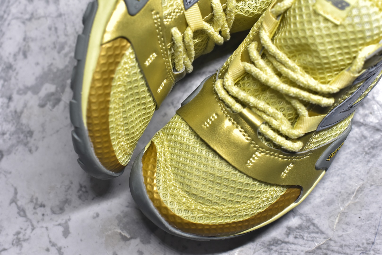 图片[8]-#New Balance MT10系列 薄系扁鞋风赤足生活休闲鞋 MT10OMB #鞋底采用Vibram橡胶大底，赋予卓越的抓地力，适合多种地形穿着。中底采用薄薄的缓冲层，提供舒适的穿着体验。鞋身紧贴脚面，形成良好的包裹性，减少脚在鞋内的移动与摩擦。4毫米的低坡差设计更适合自然的中足落地方式，尽可能贴近地面，让穿着者能够更贴近地面，感受大自然的每一丝呼吸。 尺码：36 37 37.5 38 38.5 39 40 40.5 41 42 42.5 43 44 45-选品中心