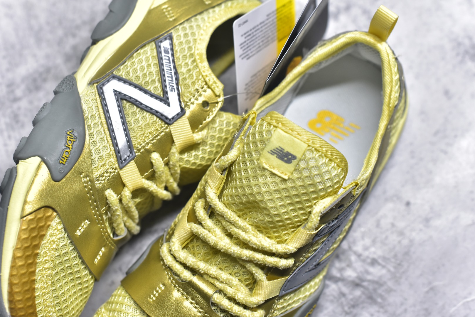 图片[9]-#New Balance MT10系列 薄系扁鞋风赤足生活休闲鞋 MT10OMB #鞋底采用Vibram橡胶大底，赋予卓越的抓地力，适合多种地形穿着。中底采用薄薄的缓冲层，提供舒适的穿着体验。鞋身紧贴脚面，形成良好的包裹性，减少脚在鞋内的移动与摩擦。4毫米的低坡差设计更适合自然的中足落地方式，尽可能贴近地面，让穿着者能够更贴近地面，感受大自然的每一丝呼吸。 尺码：36 37 37.5 38 38.5 39 40 40.5 41 42 42.5 43 44 45-选品中心