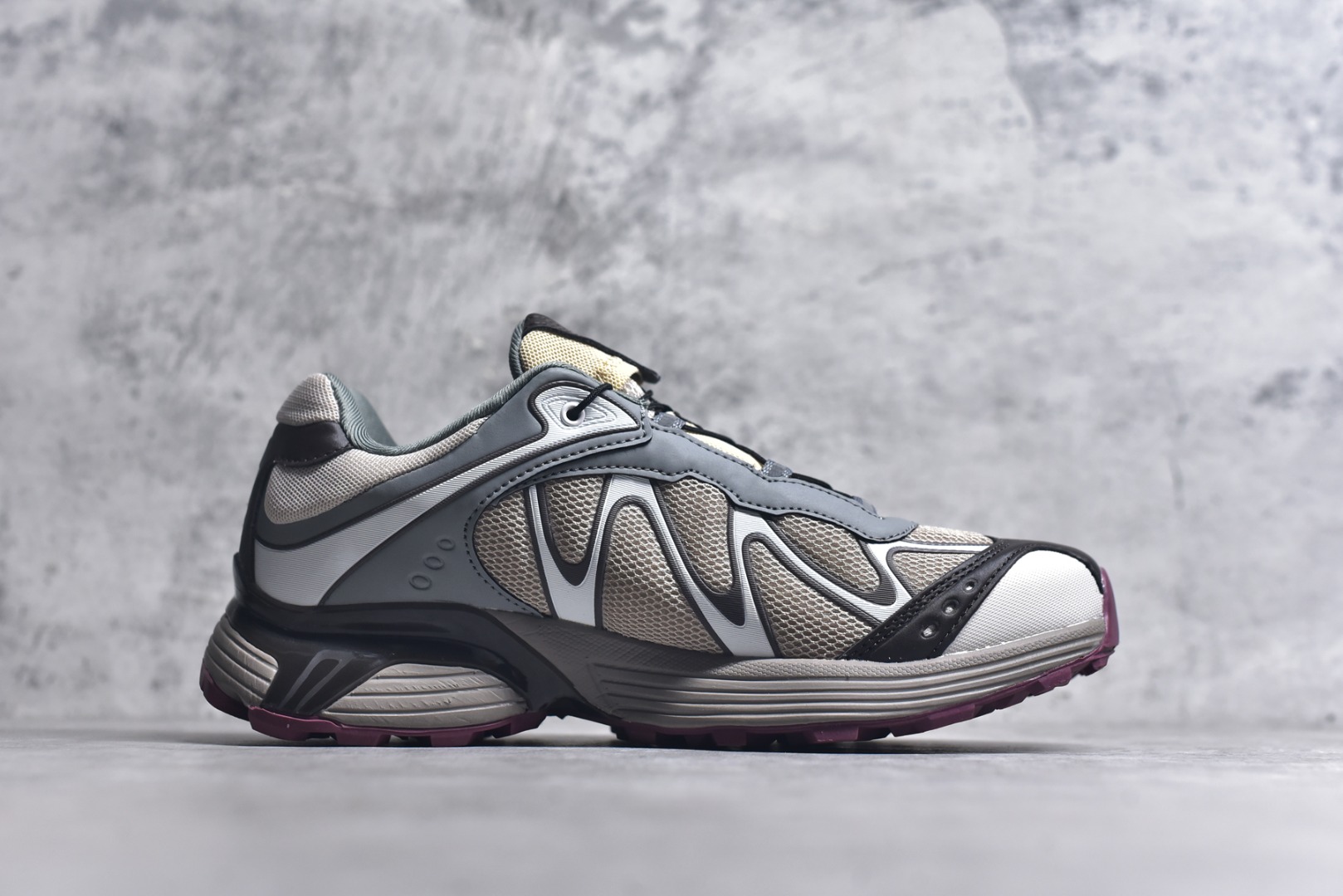 图片[3]-#SALOMON萨洛蒙 XT-WHISPER 时尚 舒适減震防滑耐磨 低帮跑步鞋 鞋面采用SENSIFIT贴合技术 全方位贴合包裹脚型 鞋跟部鞋底牵引设计 提供强大的抓地性能 更适应野外崎岖不平的道路 其3D ADVANCED CHASSIS底盘 材料轻量大化 钉齿设计更具稳定性、防护性 鞋底易磨损区运用CONTAGRIP高耐磨材料 应对城市硬质路面长距离跑考验 货号：477618-29 尺码：36 36.5 37.5 38 38.5 39 40 40.5 41 42 42.5 43 44 45-选品中心
