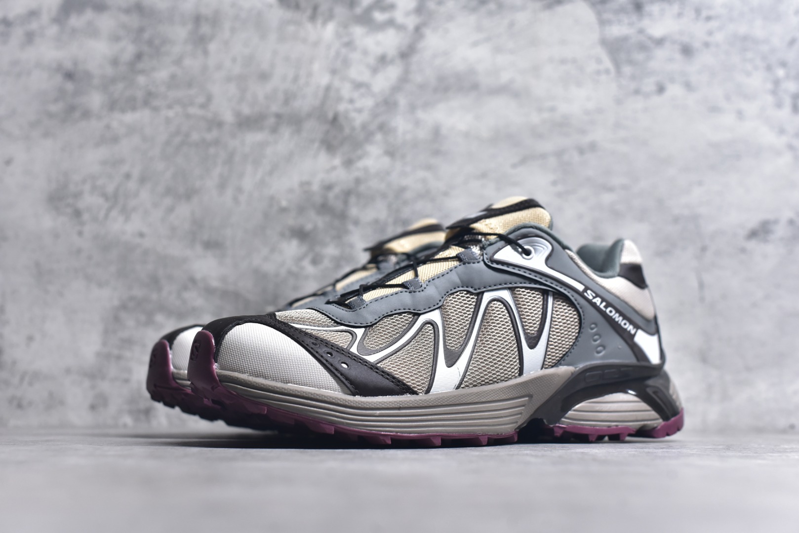 图片[2]-#SALOMON萨洛蒙 XT-WHISPER 时尚 舒适減震防滑耐磨 低帮跑步鞋 鞋面采用SENSIFIT贴合技术 全方位贴合包裹脚型 鞋跟部鞋底牵引设计 提供强大的抓地性能 更适应野外崎岖不平的道路 其3D ADVANCED CHASSIS底盘 材料轻量大化 钉齿设计更具稳定性、防护性 鞋底易磨损区运用CONTAGRIP高耐磨材料 应对城市硬质路面长距离跑考验 货号：477618-29 尺码：36 36.5 37.5 38 38.5 39 40 40.5 41 42 42.5 43 44 45-选品中心