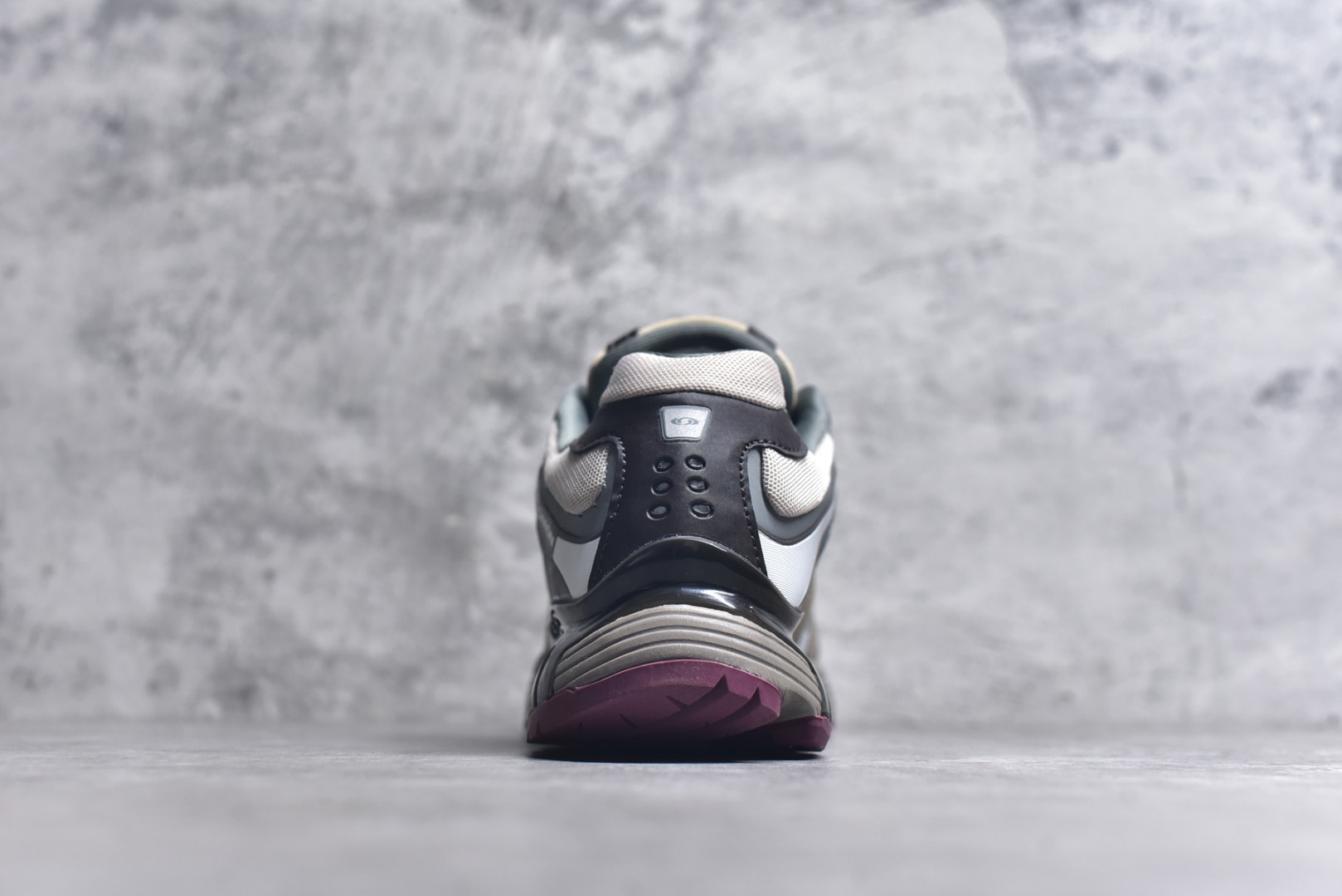 图片[5]-#SALOMON萨洛蒙 XT-WHISPER 时尚 舒适減震防滑耐磨 低帮跑步鞋 鞋面采用SENSIFIT贴合技术 全方位贴合包裹脚型 鞋跟部鞋底牵引设计 提供强大的抓地性能 更适应野外崎岖不平的道路 其3D ADVANCED CHASSIS底盘 材料轻量大化 钉齿设计更具稳定性、防护性 鞋底易磨损区运用CONTAGRIP高耐磨材料 应对城市硬质路面长距离跑考验 货号：477618-29 尺码：36 36.5 37.5 38 38.5 39 40 40.5 41 42 42.5 43 44 45-选品中心