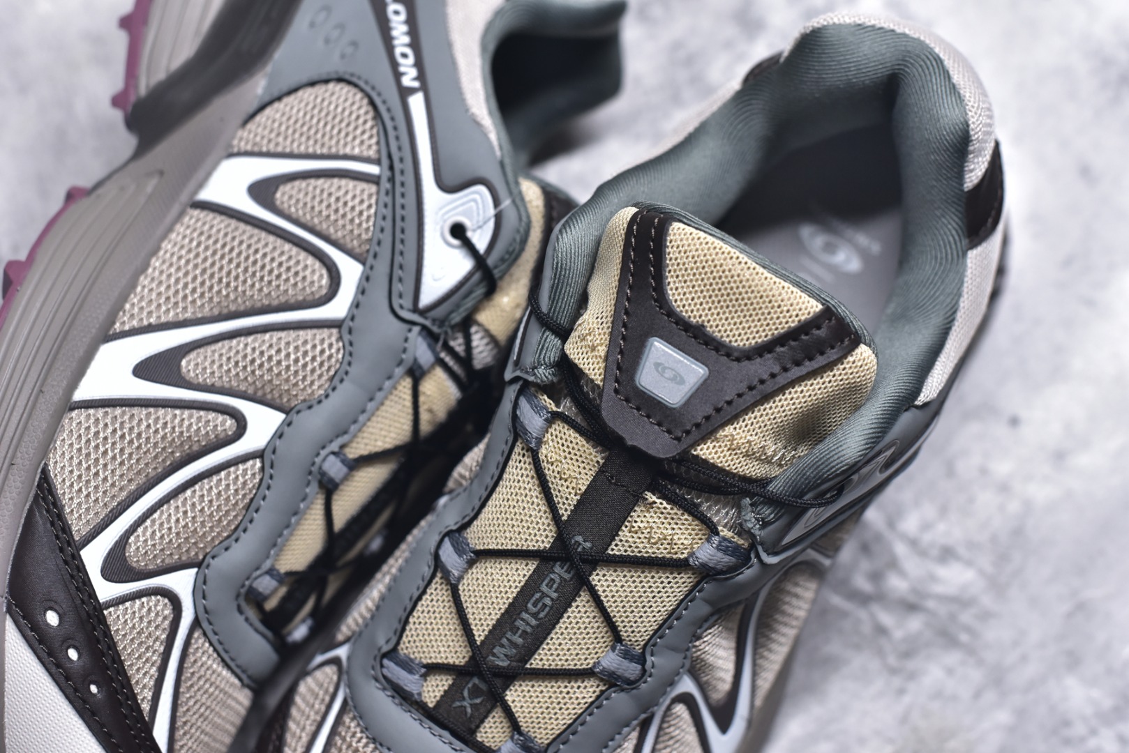 图片[9]-#SALOMON萨洛蒙 XT-WHISPER 时尚 舒适減震防滑耐磨 低帮跑步鞋 鞋面采用SENSIFIT贴合技术 全方位贴合包裹脚型 鞋跟部鞋底牵引设计 提供强大的抓地性能 更适应野外崎岖不平的道路 其3D ADVANCED CHASSIS底盘 材料轻量大化 钉齿设计更具稳定性、防护性 鞋底易磨损区运用CONTAGRIP高耐磨材料 应对城市硬质路面长距离跑考验 货号：477618-29 尺码：36 36.5 37.5 38 38.5 39 40 40.5 41 42 42.5 43 44 45-选品中心
