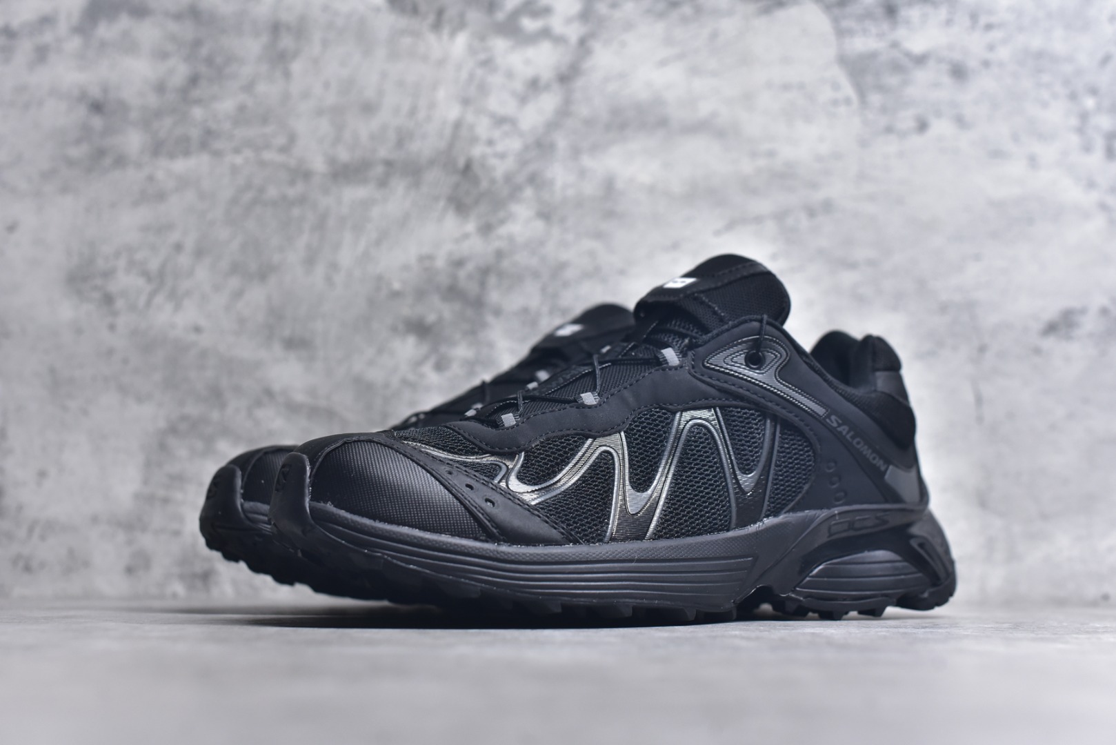 图片[2]-#SALOMON萨洛蒙 XT-WHISPER 时尚 舒适減震防滑耐磨 低帮跑步鞋 鞋面采用SENSIFIT贴合技术 全方位贴合包裹脚型 鞋跟部鞋底牵引设计 提供强大的抓地性能 更适应野外崎岖不平的道路 其3D ADVANCED CHASSIS底盘 材料轻量大化 钉齿设计更具稳定性、防护性 鞋底易磨损区运用CONTAGRIP高耐磨材料 应对城市硬质路面长距离跑考验 货号：477620-28 尺码：36 36.5 37.5 38 38.5 39 40 40.5 41 42 42.5 43 44 45-选品中心