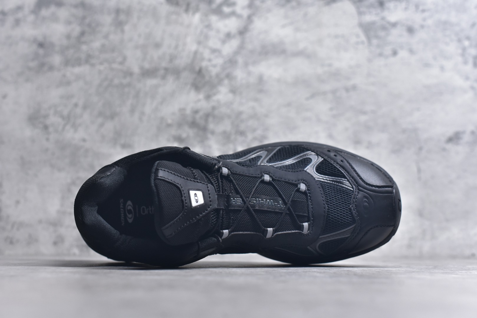 图片[4]-#SALOMON萨洛蒙 XT-WHISPER 时尚 舒适減震防滑耐磨 低帮跑步鞋 鞋面采用SENSIFIT贴合技术 全方位贴合包裹脚型 鞋跟部鞋底牵引设计 提供强大的抓地性能 更适应野外崎岖不平的道路 其3D ADVANCED CHASSIS底盘 材料轻量大化 钉齿设计更具稳定性、防护性 鞋底易磨损区运用CONTAGRIP高耐磨材料 应对城市硬质路面长距离跑考验 货号：477620-28 尺码：36 36.5 37.5 38 38.5 39 40 40.5 41 42 42.5 43 44 45-选品中心
