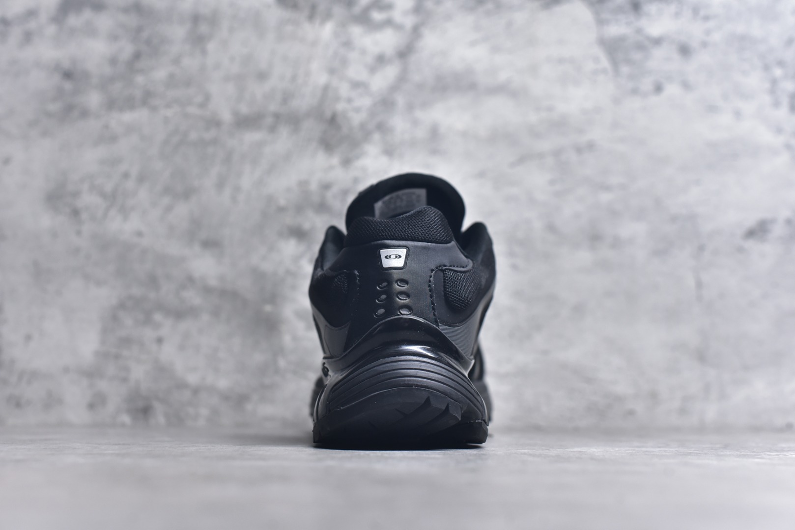 图片[5]-#SALOMON萨洛蒙 XT-WHISPER 时尚 舒适減震防滑耐磨 低帮跑步鞋 鞋面采用SENSIFIT贴合技术 全方位贴合包裹脚型 鞋跟部鞋底牵引设计 提供强大的抓地性能 更适应野外崎岖不平的道路 其3D ADVANCED CHASSIS底盘 材料轻量大化 钉齿设计更具稳定性、防护性 鞋底易磨损区运用CONTAGRIP高耐磨材料 应对城市硬质路面长距离跑考验 货号：477620-28 尺码：36 36.5 37.5 38 38.5 39 40 40.5 41 42 42.5 43 44 45-选品中心