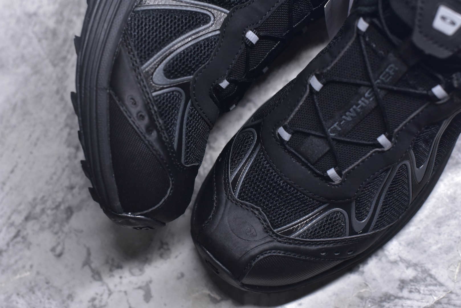 图片[8]-#SALOMON萨洛蒙 XT-WHISPER 时尚 舒适減震防滑耐磨 低帮跑步鞋 鞋面采用SENSIFIT贴合技术 全方位贴合包裹脚型 鞋跟部鞋底牵引设计 提供强大的抓地性能 更适应野外崎岖不平的道路 其3D ADVANCED CHASSIS底盘 材料轻量大化 钉齿设计更具稳定性、防护性 鞋底易磨损区运用CONTAGRIP高耐磨材料 应对城市硬质路面长距离跑考验 货号：477620-28 尺码：36 36.5 37.5 38 38.5 39 40 40.5 41 42 42.5 43 44 45-选品中心