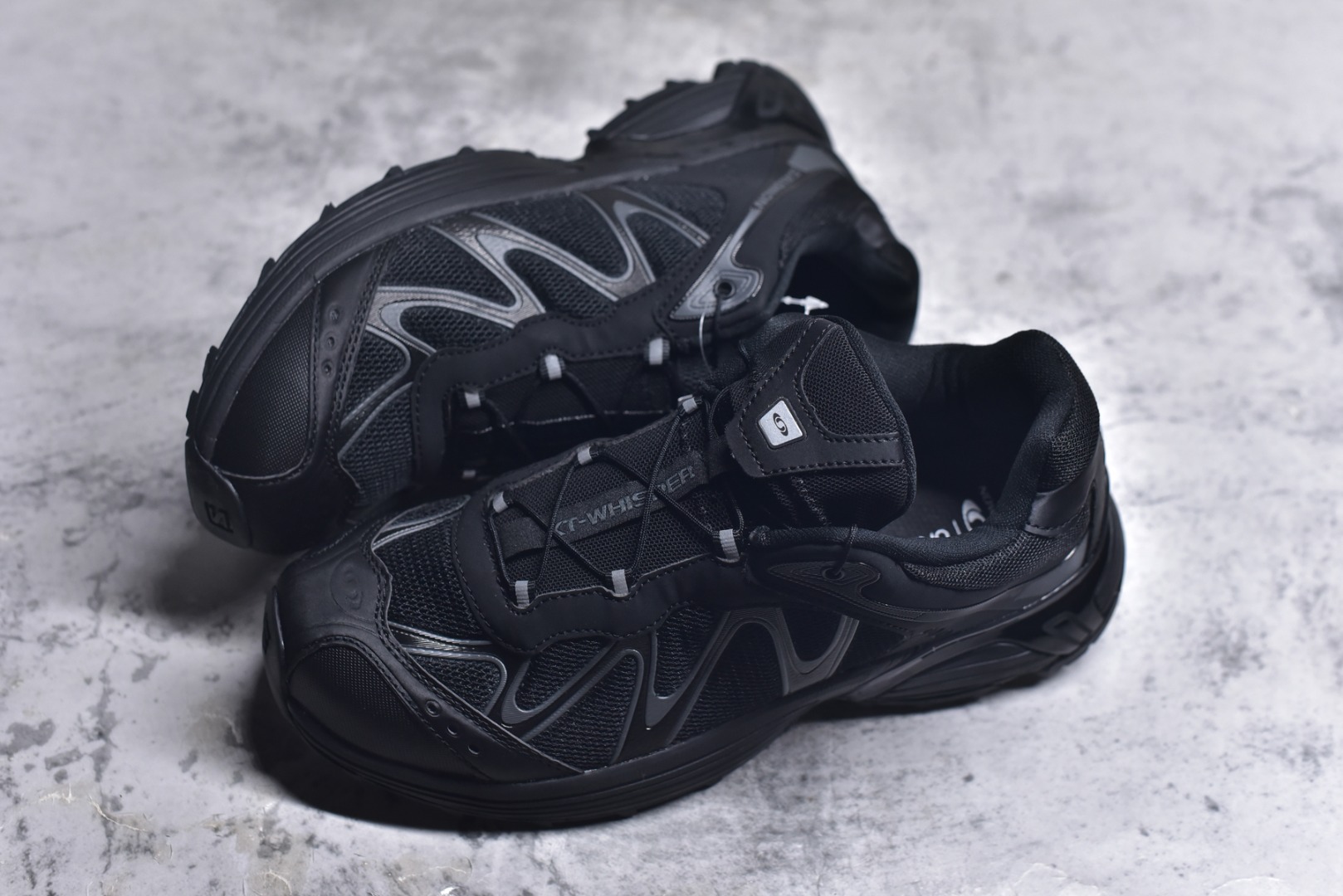 图片[7]-#SALOMON萨洛蒙 XT-WHISPER 时尚 舒适減震防滑耐磨 低帮跑步鞋 鞋面采用SENSIFIT贴合技术 全方位贴合包裹脚型 鞋跟部鞋底牵引设计 提供强大的抓地性能 更适应野外崎岖不平的道路 其3D ADVANCED CHASSIS底盘 材料轻量大化 钉齿设计更具稳定性、防护性 鞋底易磨损区运用CONTAGRIP高耐磨材料 应对城市硬质路面长距离跑考验 货号：477620-28 尺码：36 36.5 37.5 38 38.5 39 40 40.5 41 42 42.5 43 44 45-选品中心