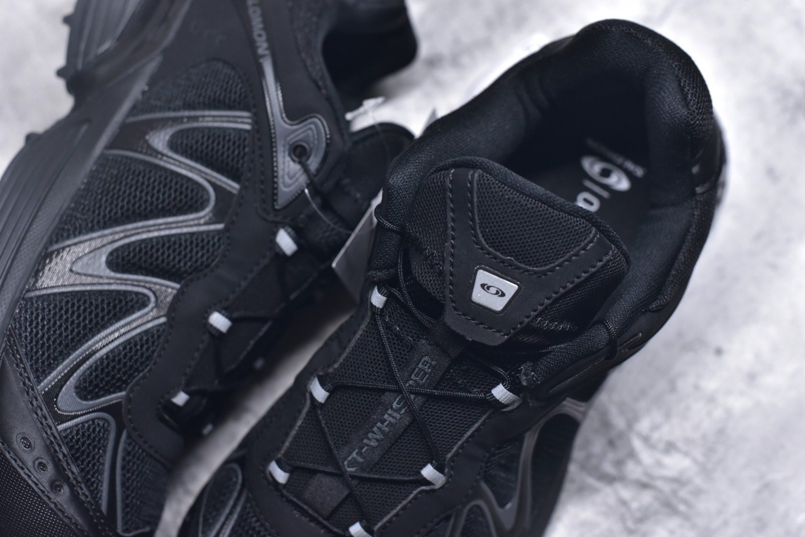 图片[9]-#SALOMON萨洛蒙 XT-WHISPER 时尚 舒适減震防滑耐磨 低帮跑步鞋 鞋面采用SENSIFIT贴合技术 全方位贴合包裹脚型 鞋跟部鞋底牵引设计 提供强大的抓地性能 更适应野外崎岖不平的道路 其3D ADVANCED CHASSIS底盘 材料轻量大化 钉齿设计更具稳定性、防护性 鞋底易磨损区运用CONTAGRIP高耐磨材料 应对城市硬质路面长距离跑考验 货号：477620-28 尺码：36 36.5 37.5 38 38.5 39 40 40.5 41 42 42.5 43 44 45-选品中心