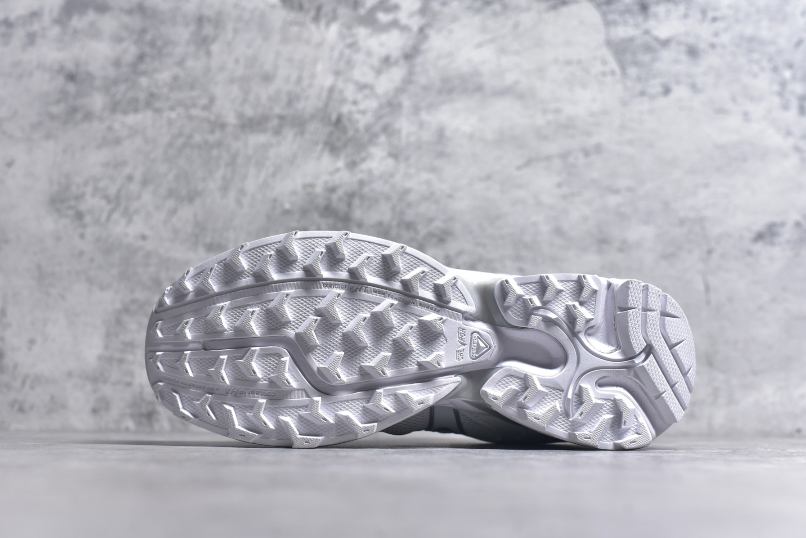 图片[6]-#SALOMON萨洛蒙 XT-WHISPER 时尚 舒适減震防滑耐磨 低帮跑步鞋 鞋面采用SENSIFIT贴合技术 全方位贴合包裹脚型 鞋跟部鞋底牵引设计 提供强大的抓地性能 更适应野外崎岖不平的道路 其3D ADVANCED CHASSIS底盘 材料轻量大化 钉齿设计更具稳定性、防护性 鞋底易磨损区运用CONTAGRIP高耐磨材料 应对城市硬质路面长距离跑考验 货号：477619-28 尺码：36 36.5 37.5 38 38.5 39 40 40.5 41 42 42.5 43 44 45-选品中心
