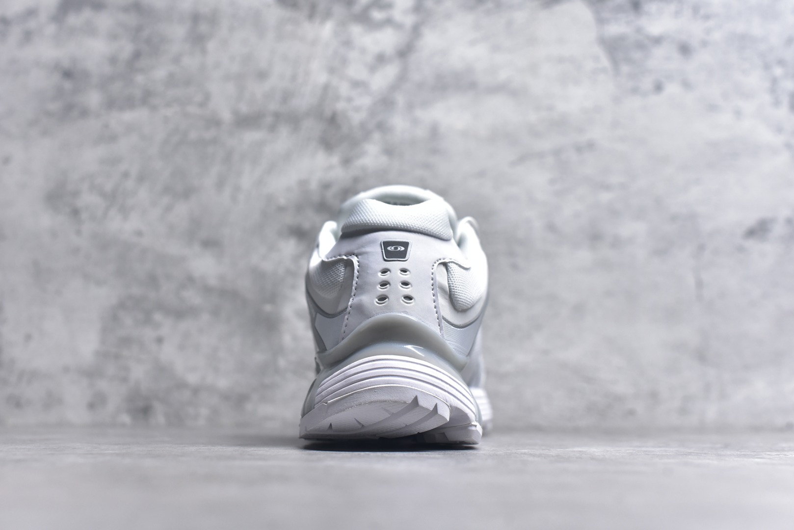 图片[5]-#SALOMON萨洛蒙 XT-WHISPER 时尚 舒适減震防滑耐磨 低帮跑步鞋 鞋面采用SENSIFIT贴合技术 全方位贴合包裹脚型 鞋跟部鞋底牵引设计 提供强大的抓地性能 更适应野外崎岖不平的道路 其3D ADVANCED CHASSIS底盘 材料轻量大化 钉齿设计更具稳定性、防护性 鞋底易磨损区运用CONTAGRIP高耐磨材料 应对城市硬质路面长距离跑考验 货号：477619-28 尺码：36 36.5 37.5 38 38.5 39 40 40.5 41 42 42.5 43 44 45-选品中心